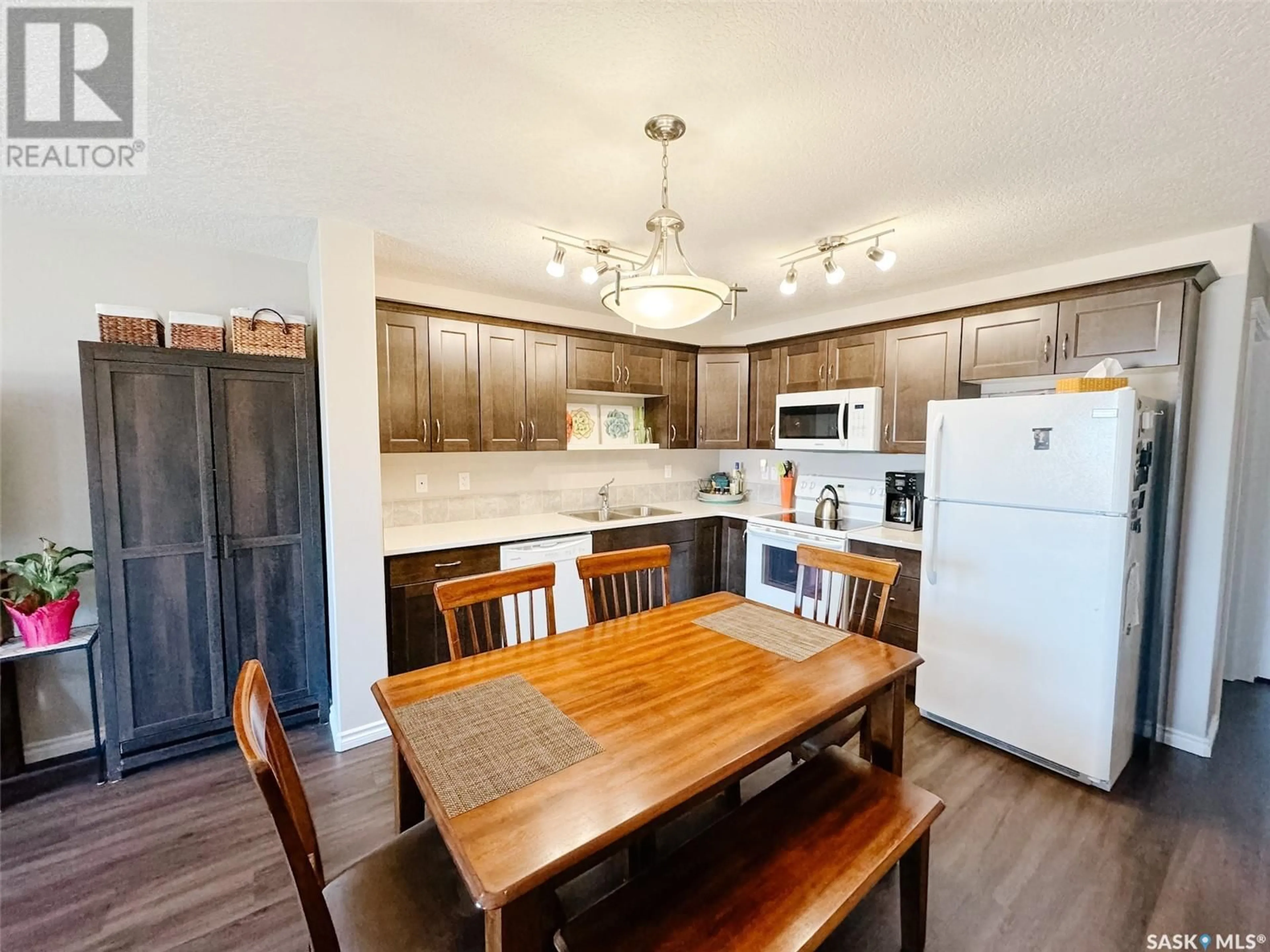 Open concept kitchen, wood/laminate floor for 210 - 202 RAJPUT WAY, Saskatoon Saskatchewan S7W0V7