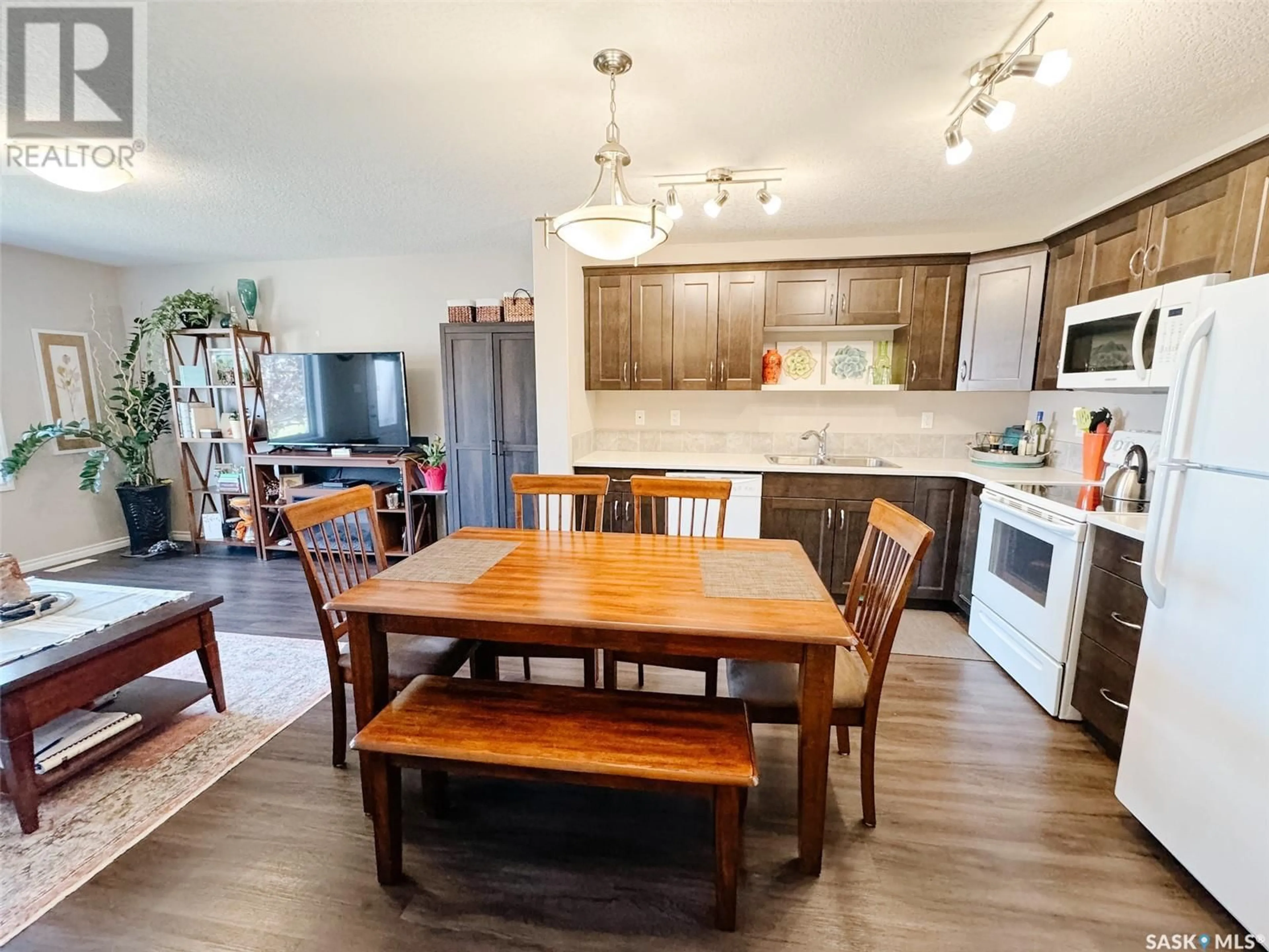 Open concept kitchen, wood/laminate floor for 210 - 202 RAJPUT WAY, Saskatoon Saskatchewan S7W0V7