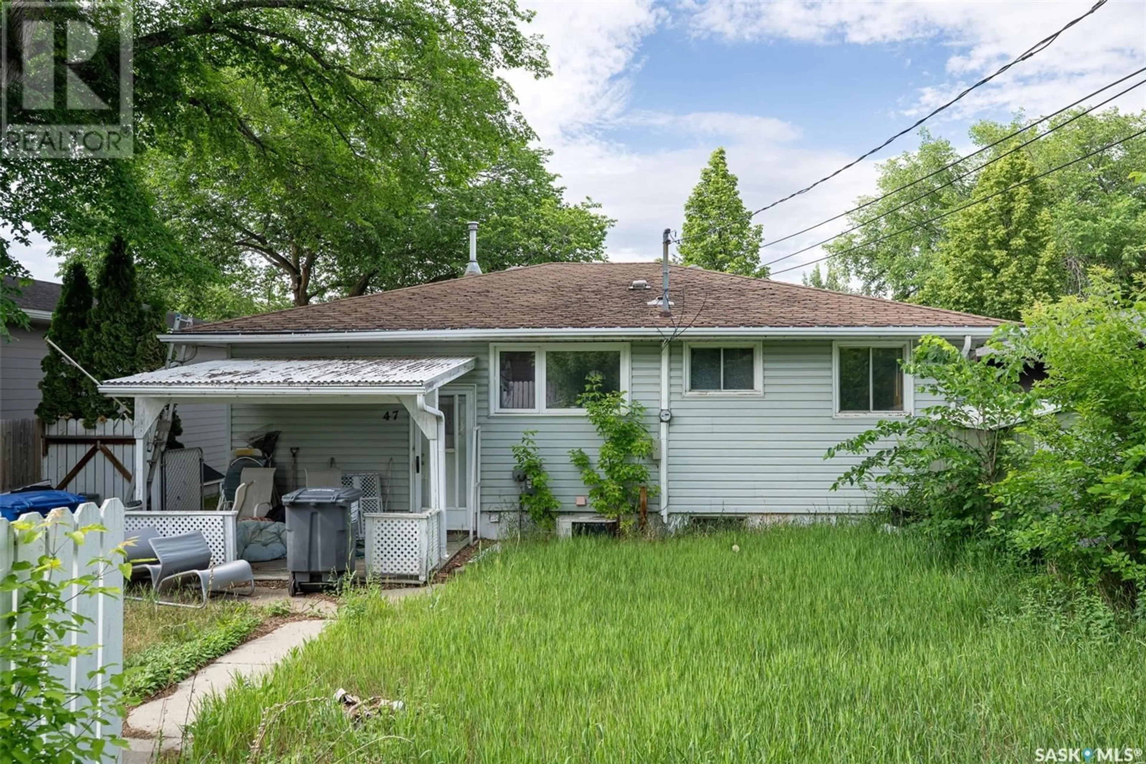 Home with vinyl exterior material, street for 47 BELL CRESCENT, Saskatoon Saskatchewan S7J2W2