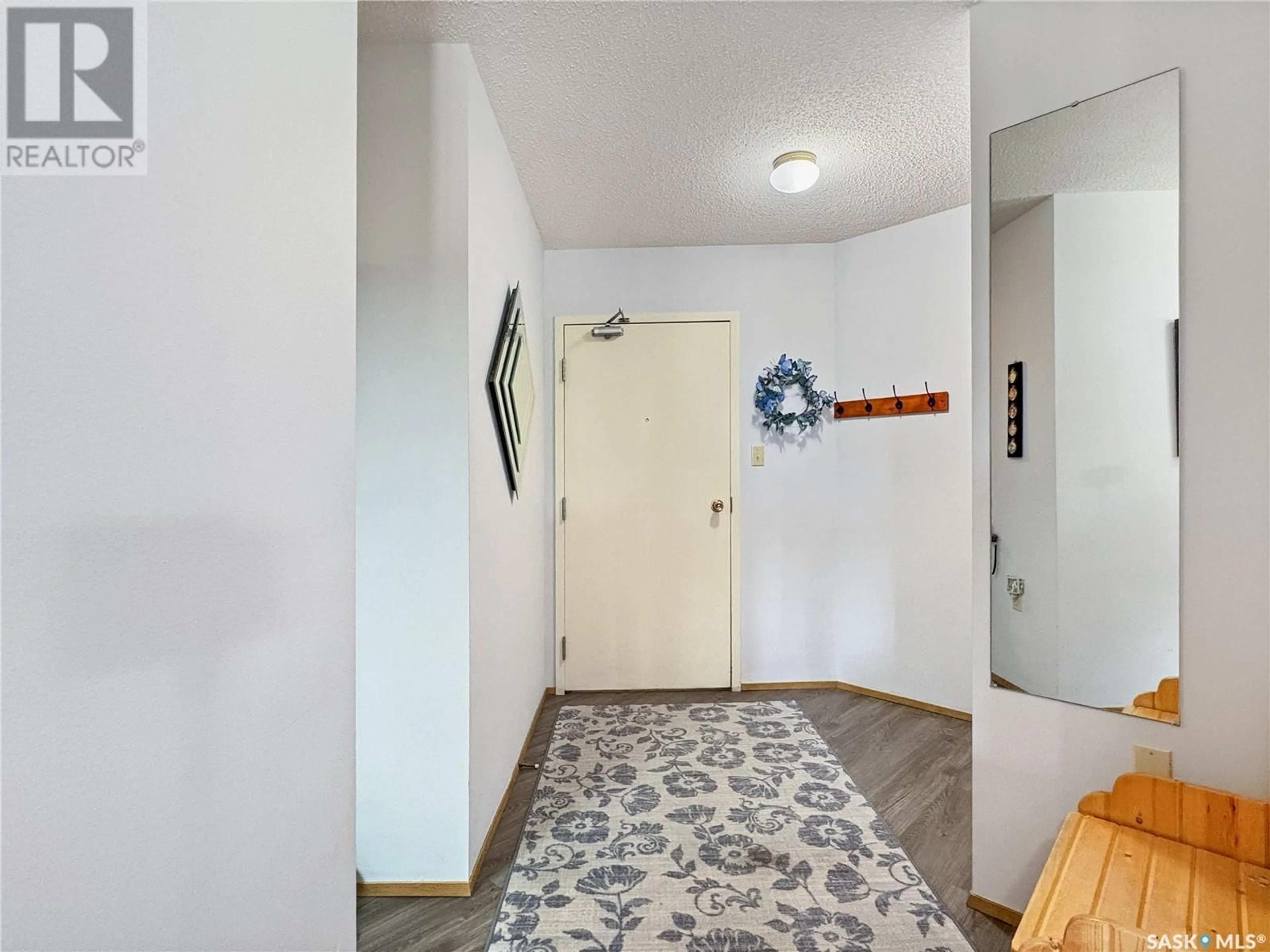 Indoor entryway for 203 - 1002 108TH STREET, North Battleford Saskatchewan S9A2A9