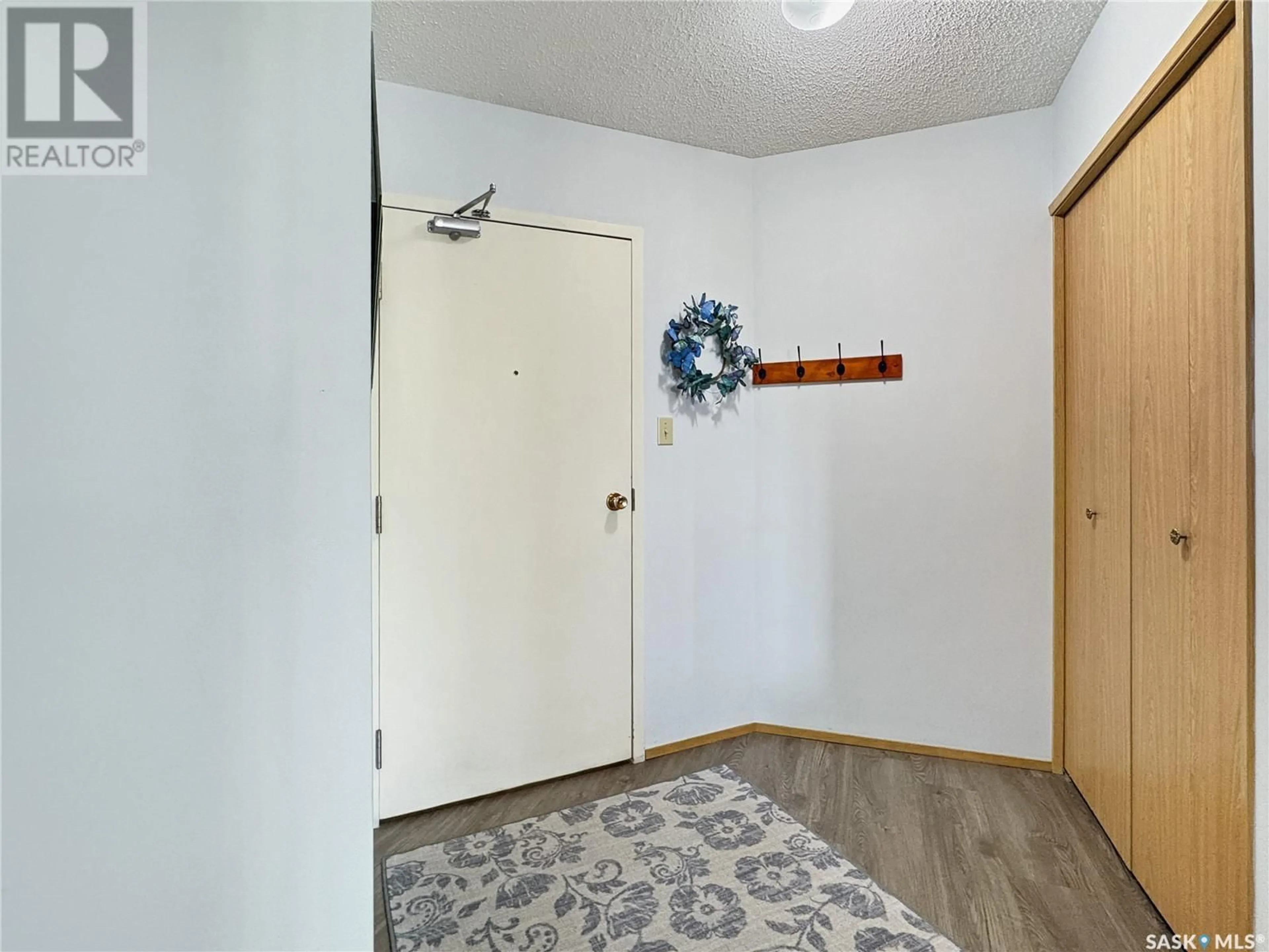 Indoor entryway for 203 - 1002 108TH STREET, North Battleford Saskatchewan S9A2A9