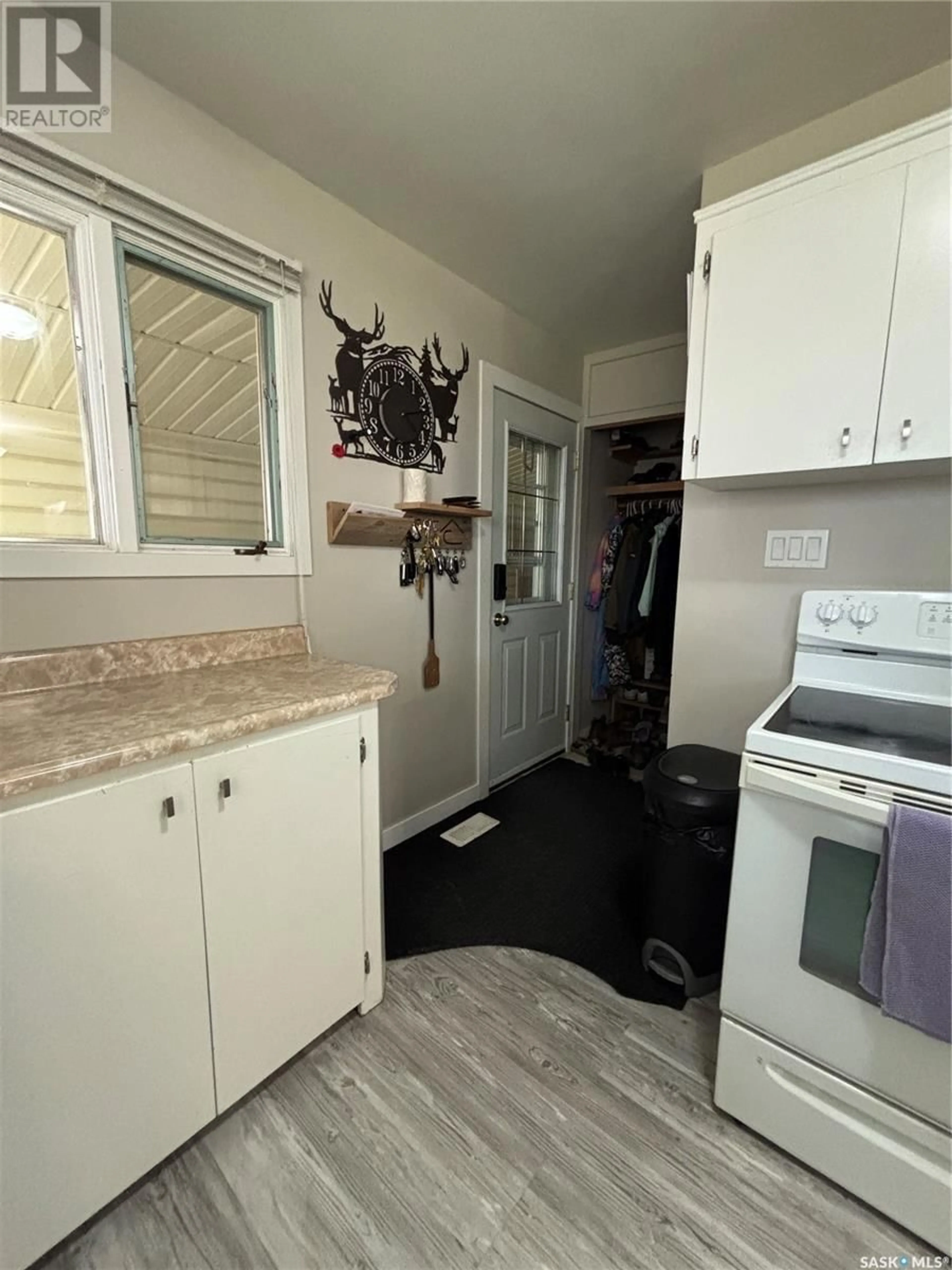 Standard kitchen, unknown for 104 CLAUSTRE AVENUE, Maple Creek Saskatchewan S0N1N0