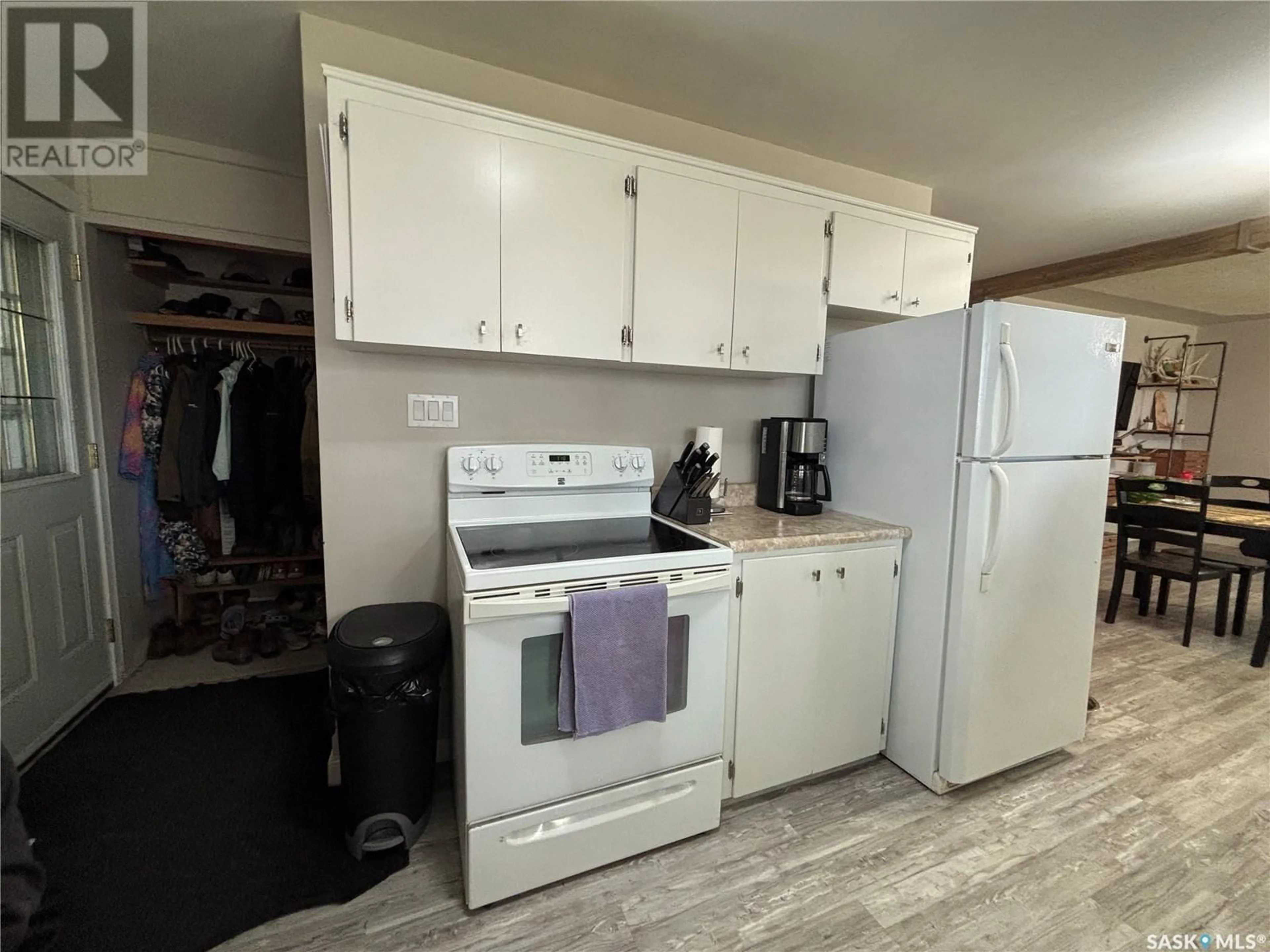 Standard kitchen, unknown for 104 CLAUSTRE AVENUE, Maple Creek Saskatchewan S0N1N0
