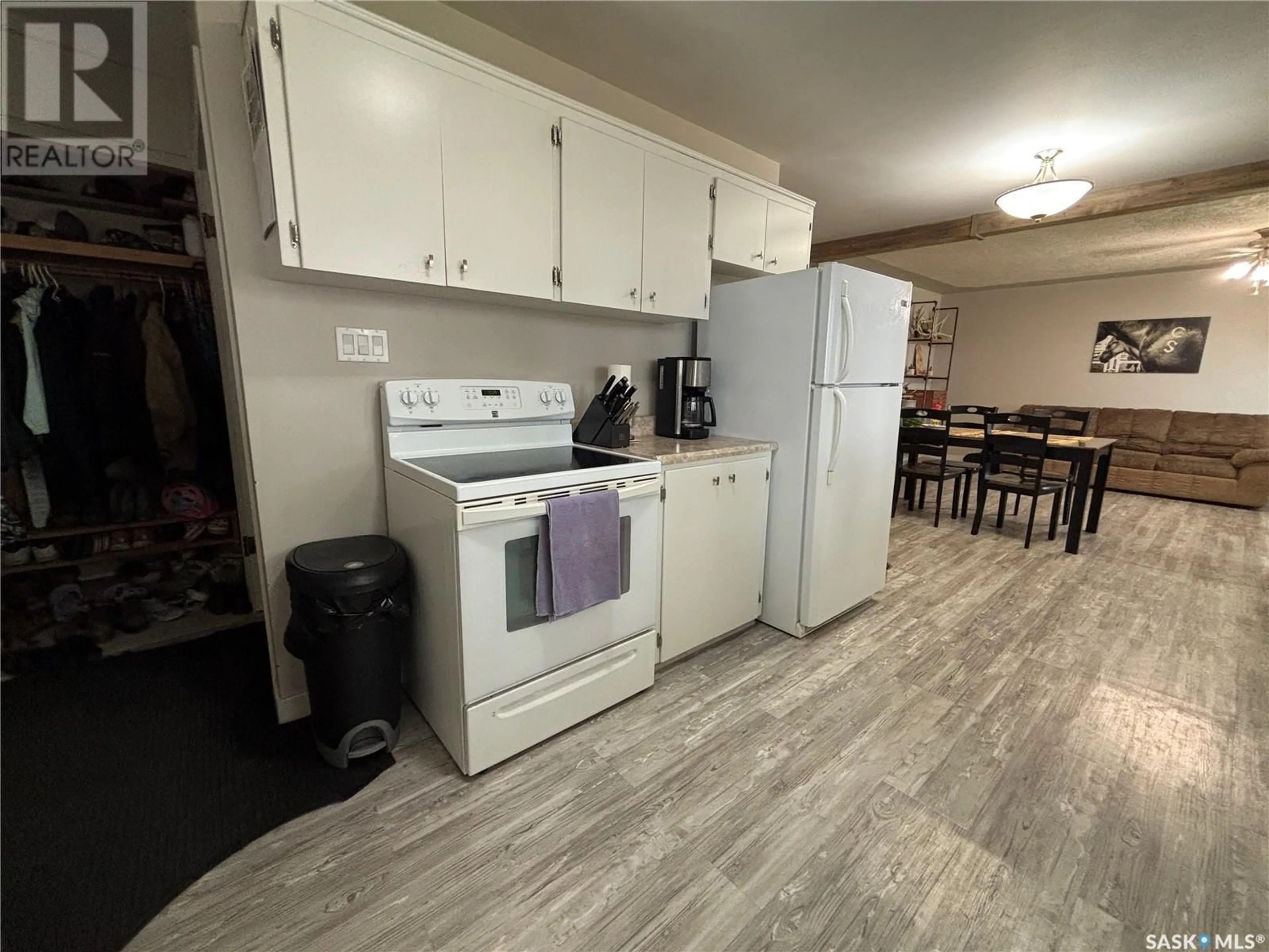 Standard kitchen, unknown for 104 CLAUSTRE AVENUE, Maple Creek Saskatchewan S0N1N0