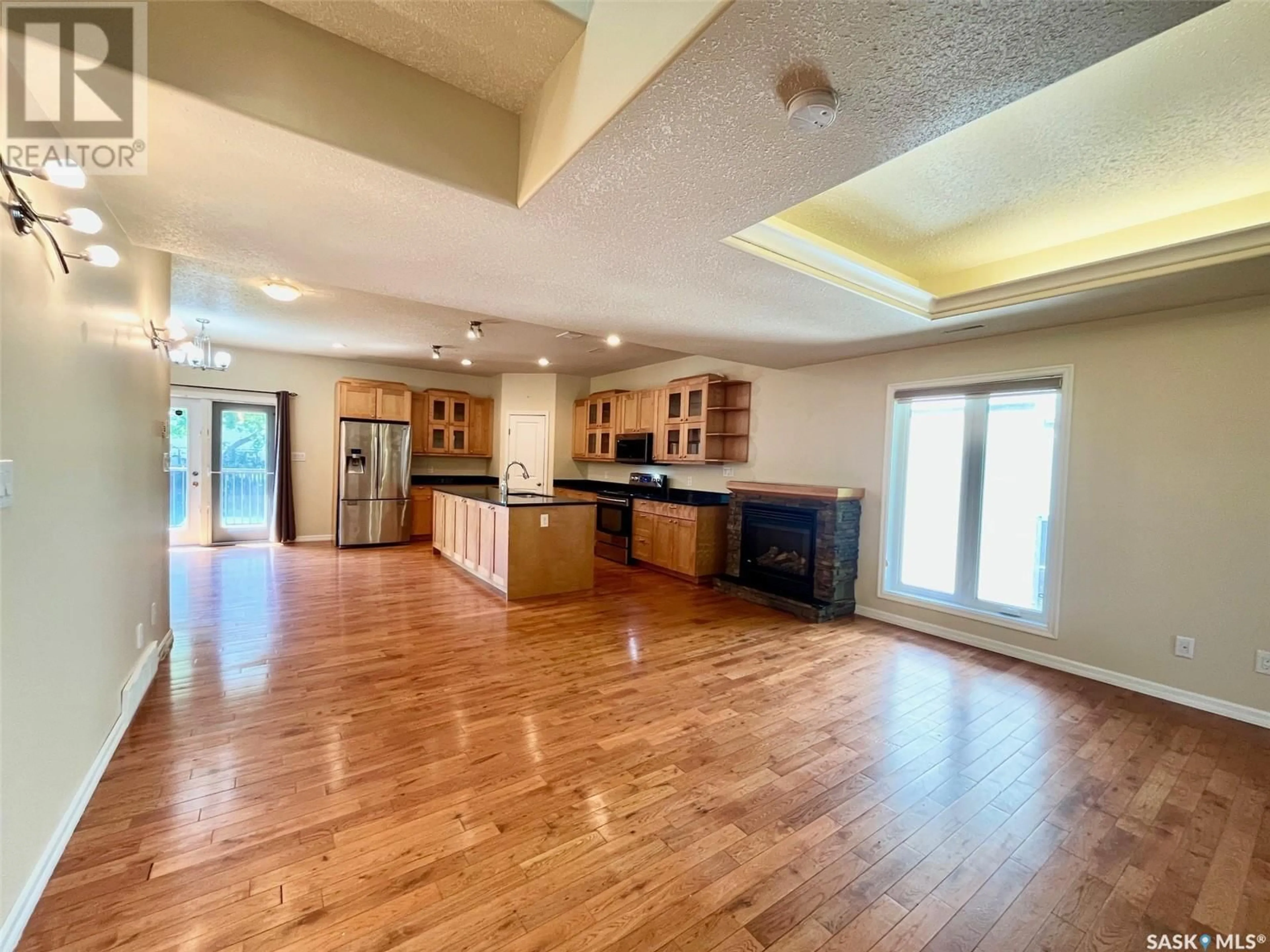 Open concept kitchen, unknown for 4 211 20TH STREET, Prince Albert Saskatchewan S6V4G5