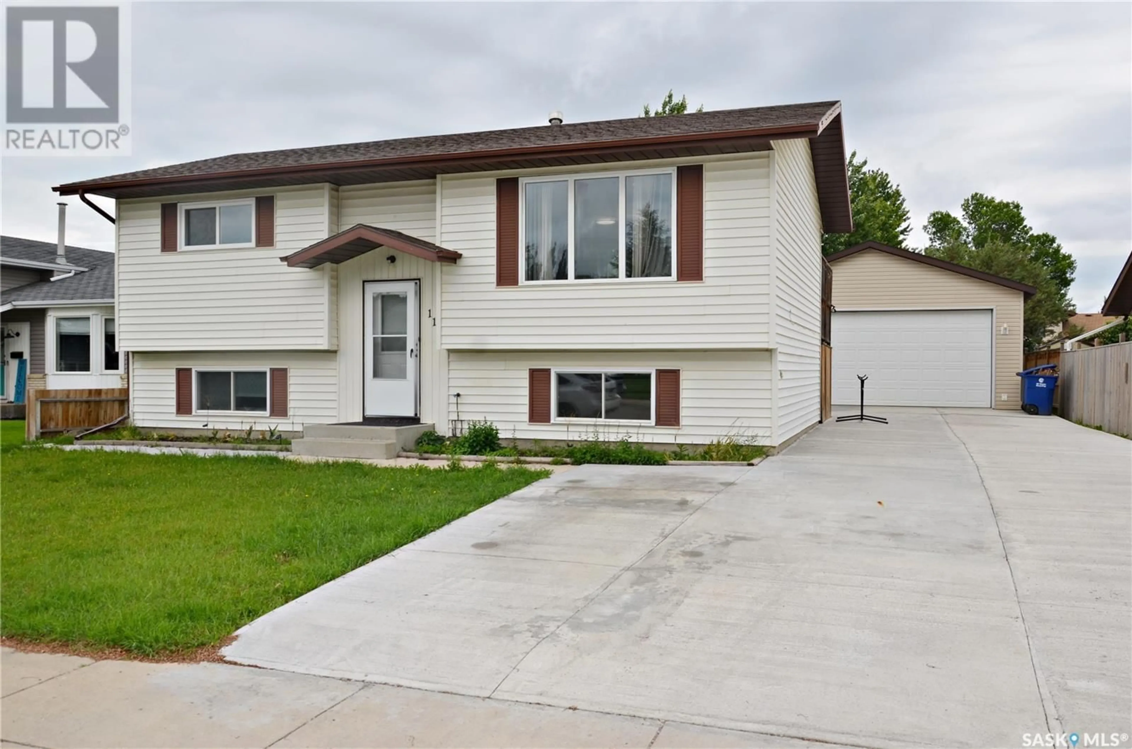 Home with vinyl exterior material, street for 111 STACEY CRESCENT, Saskatoon Saskatchewan S7L7A6