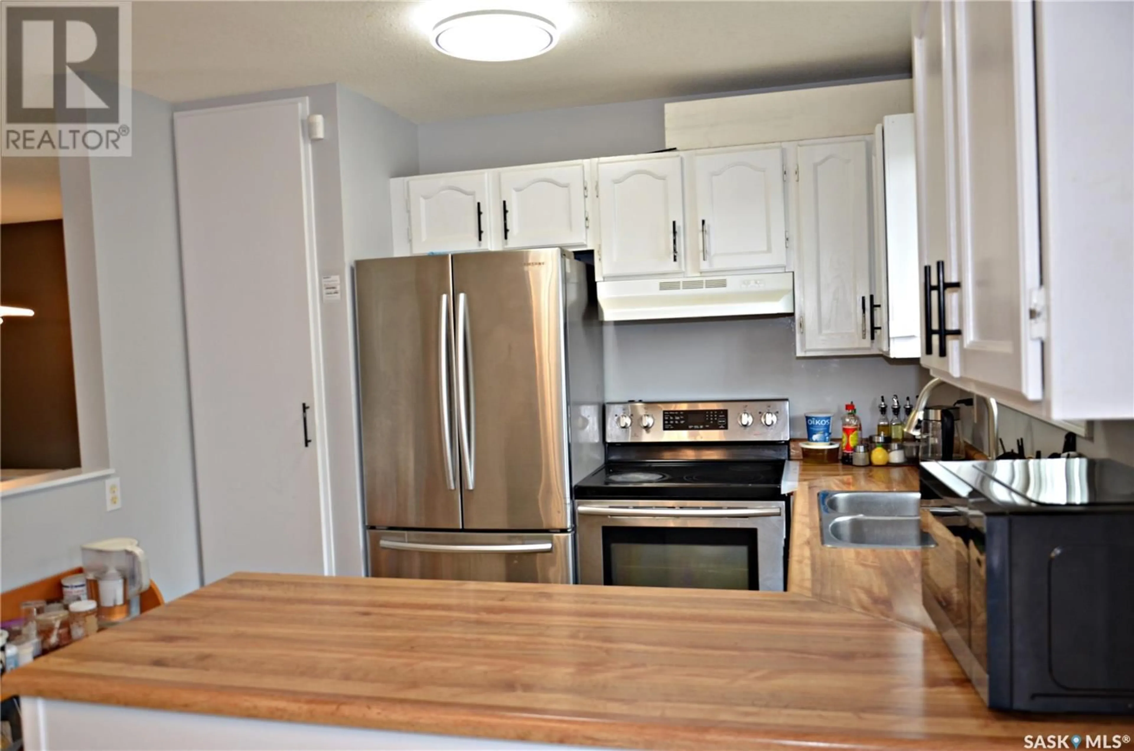 Standard kitchen, wood/laminate floor for 111 STACEY CRESCENT, Saskatoon Saskatchewan S7L7A6