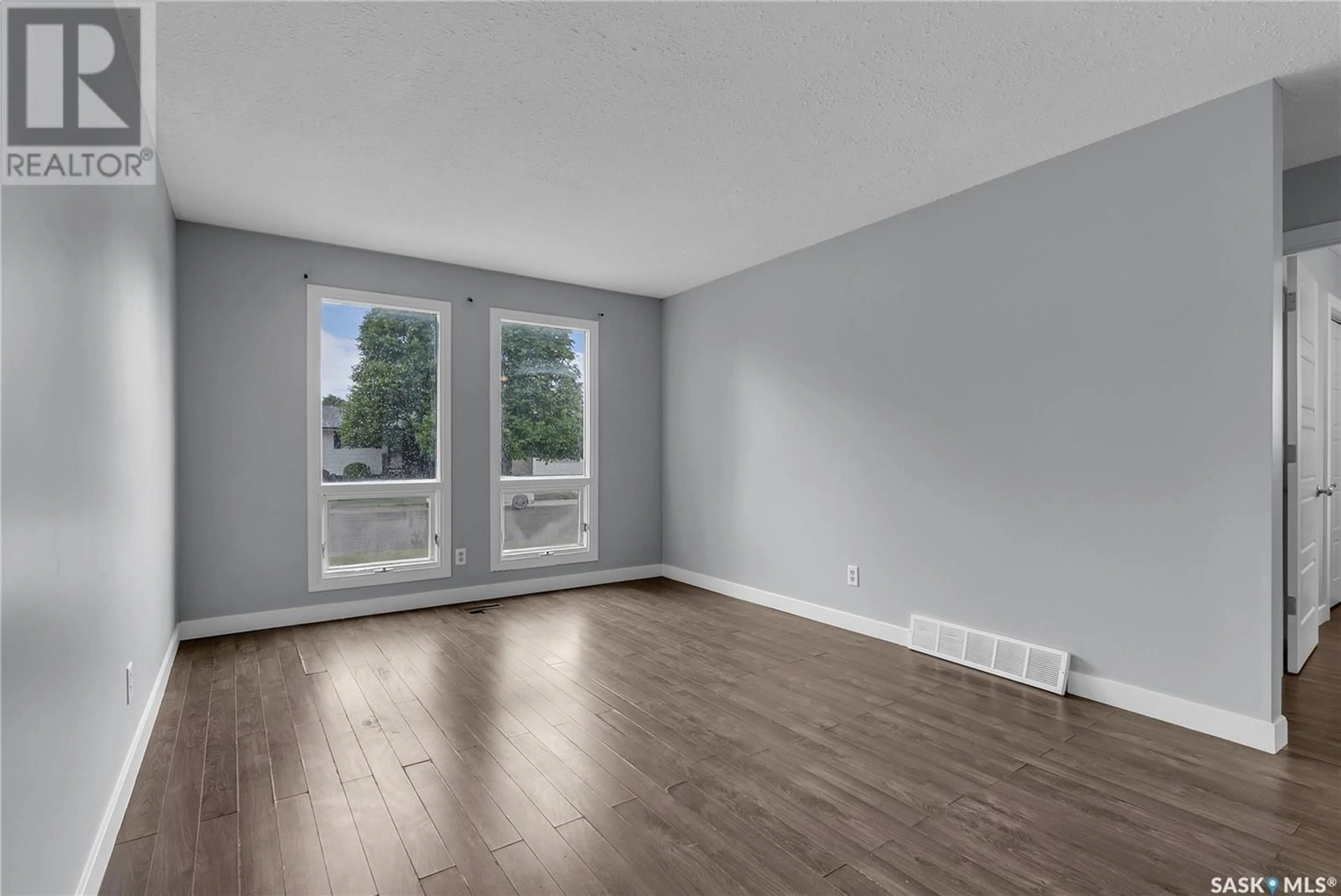 A pic of a room for 37 POPE CRESCENT, Saskatoon Saskatchewan S7L5K1