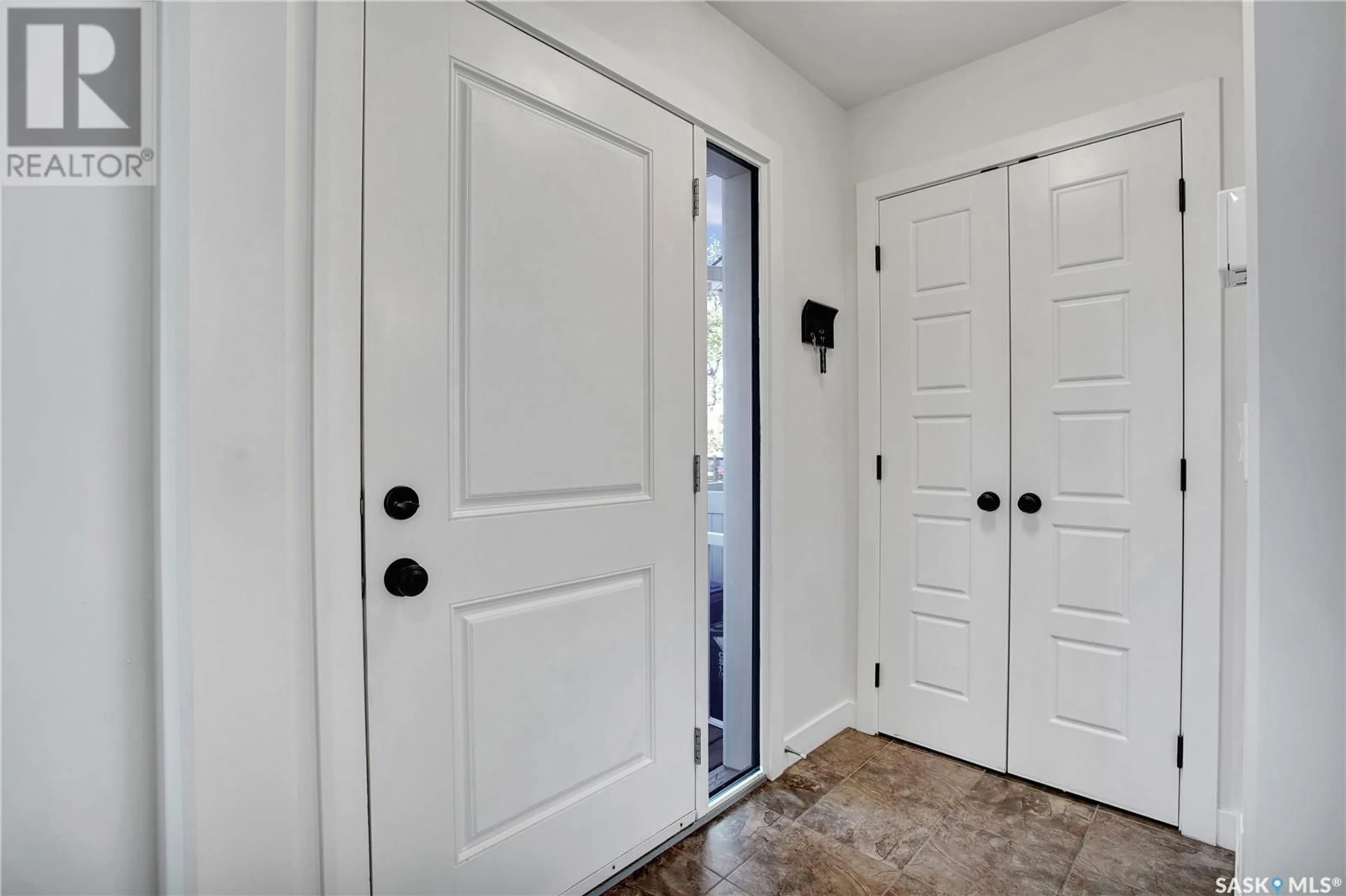 Indoor entryway for 1431 HUNTER ROAD, Saskatoon Saskatchewan S7T0T4