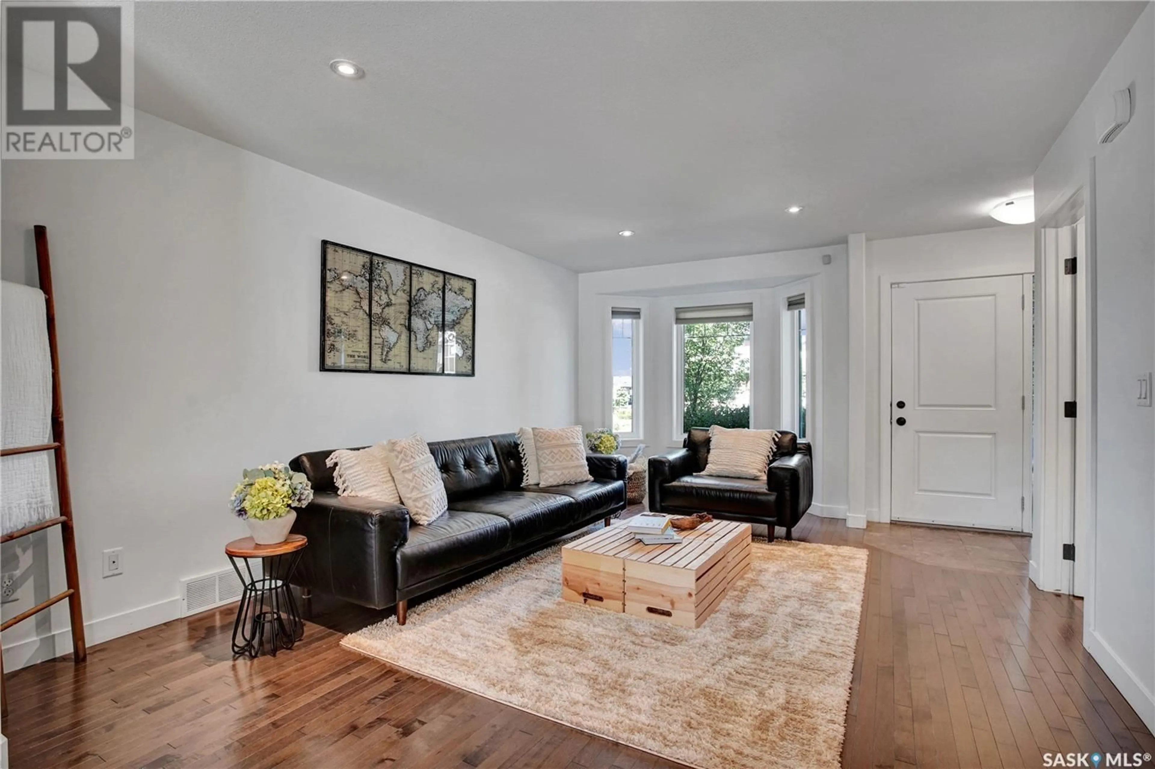 Living room with furniture, wood/laminate floor for 1431 HUNTER ROAD, Saskatoon Saskatchewan S7T0T4