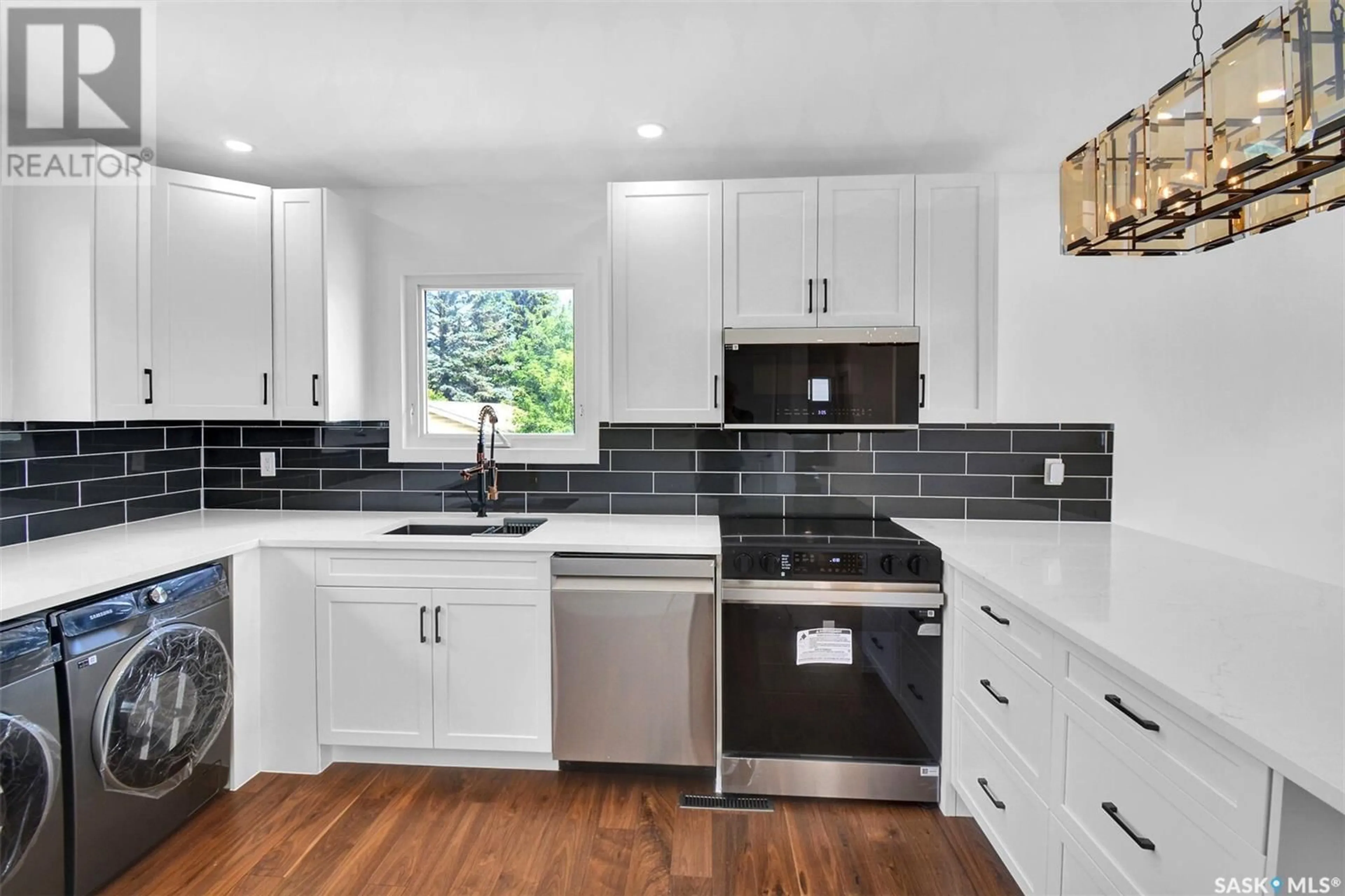 Open concept kitchen, ceramic/tile floor for 1618 19TH STREET, Saskatoon Saskatchewan S7M1C6