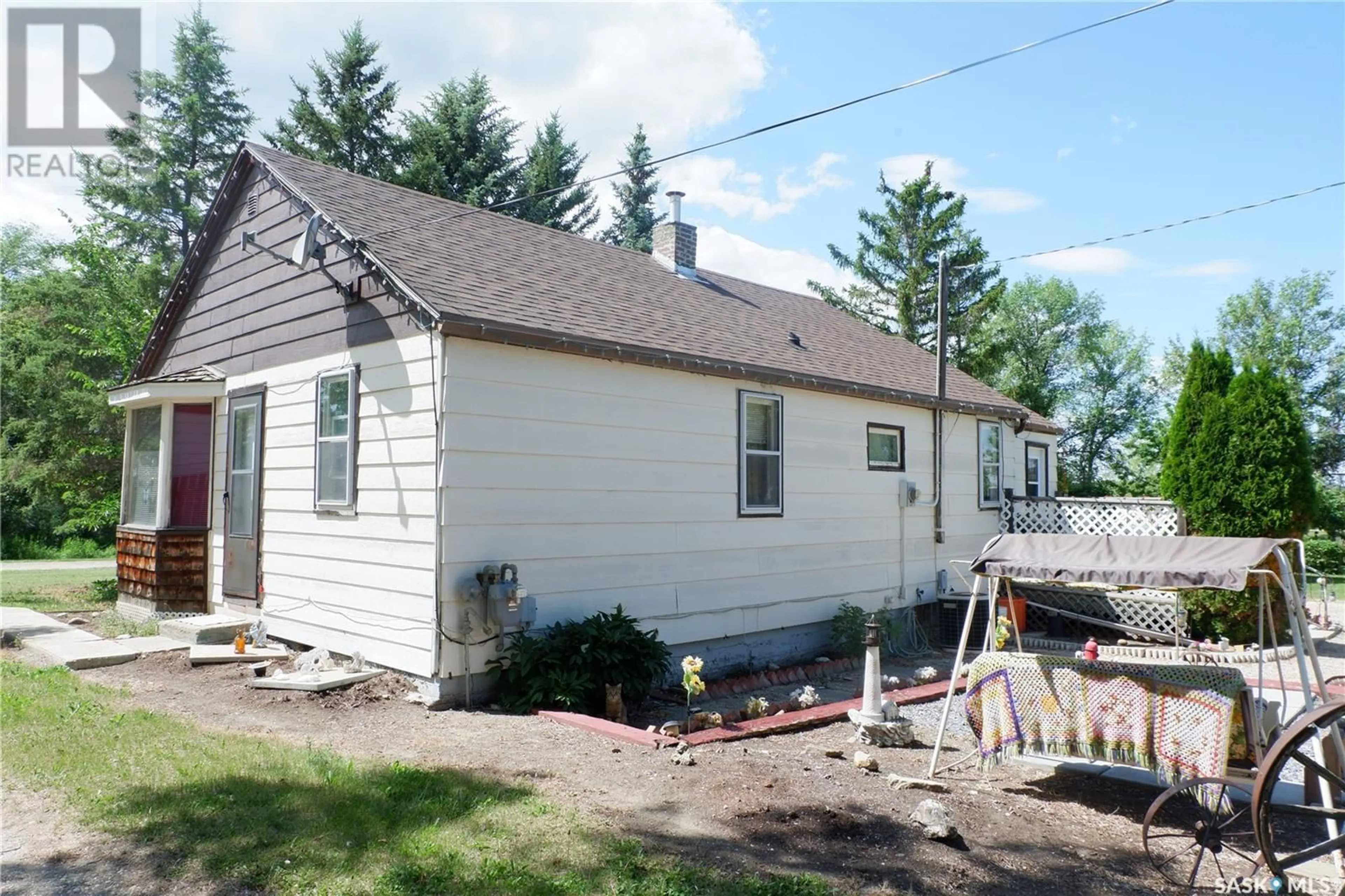 Home with vinyl exterior material, unknown for 311 KERRY STREET, Limerick Saskatchewan S0H2P0