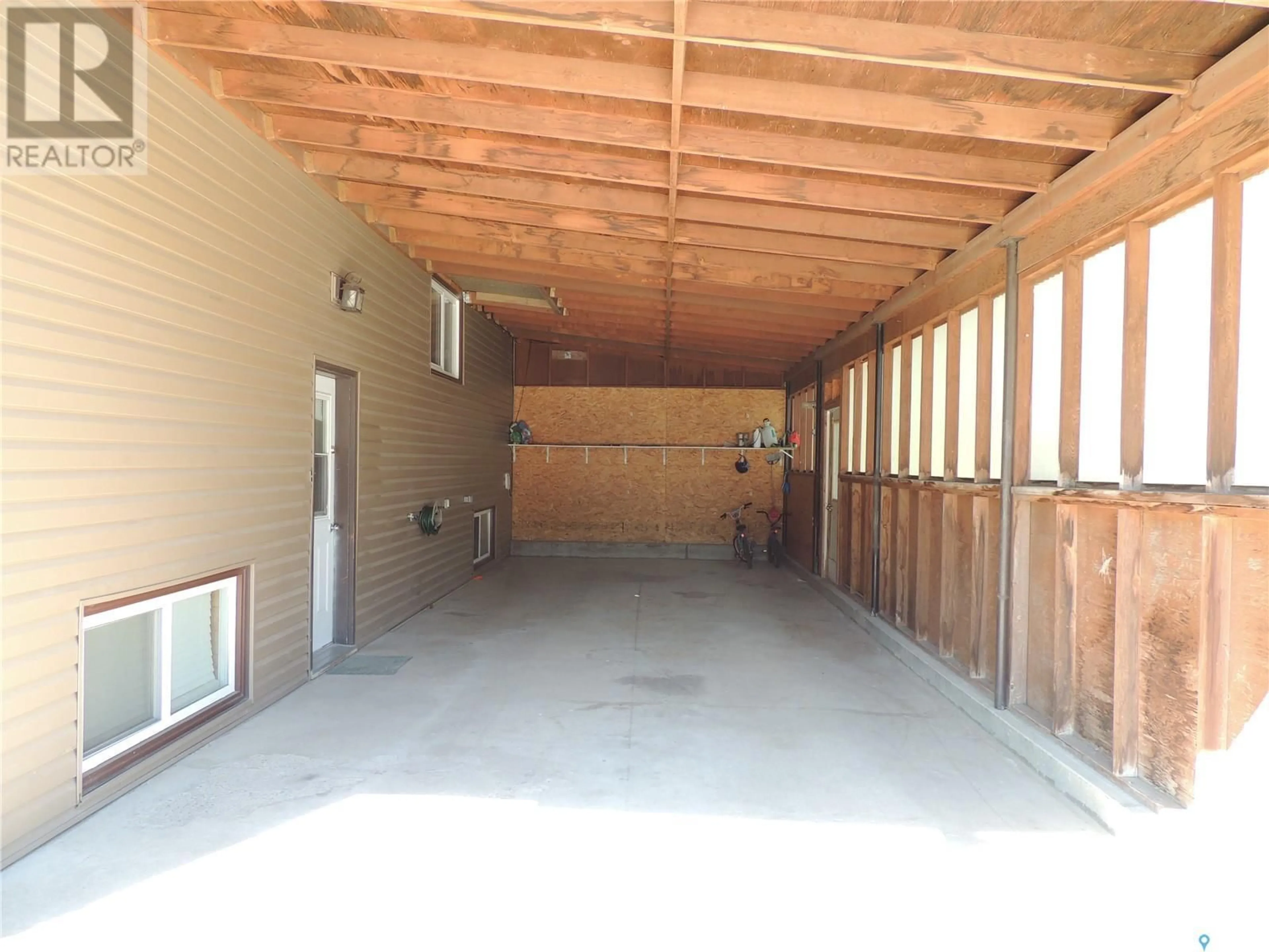 Indoor garage for 1412 NICHOLSON ROAD, Estevan Saskatchewan S4A1T7