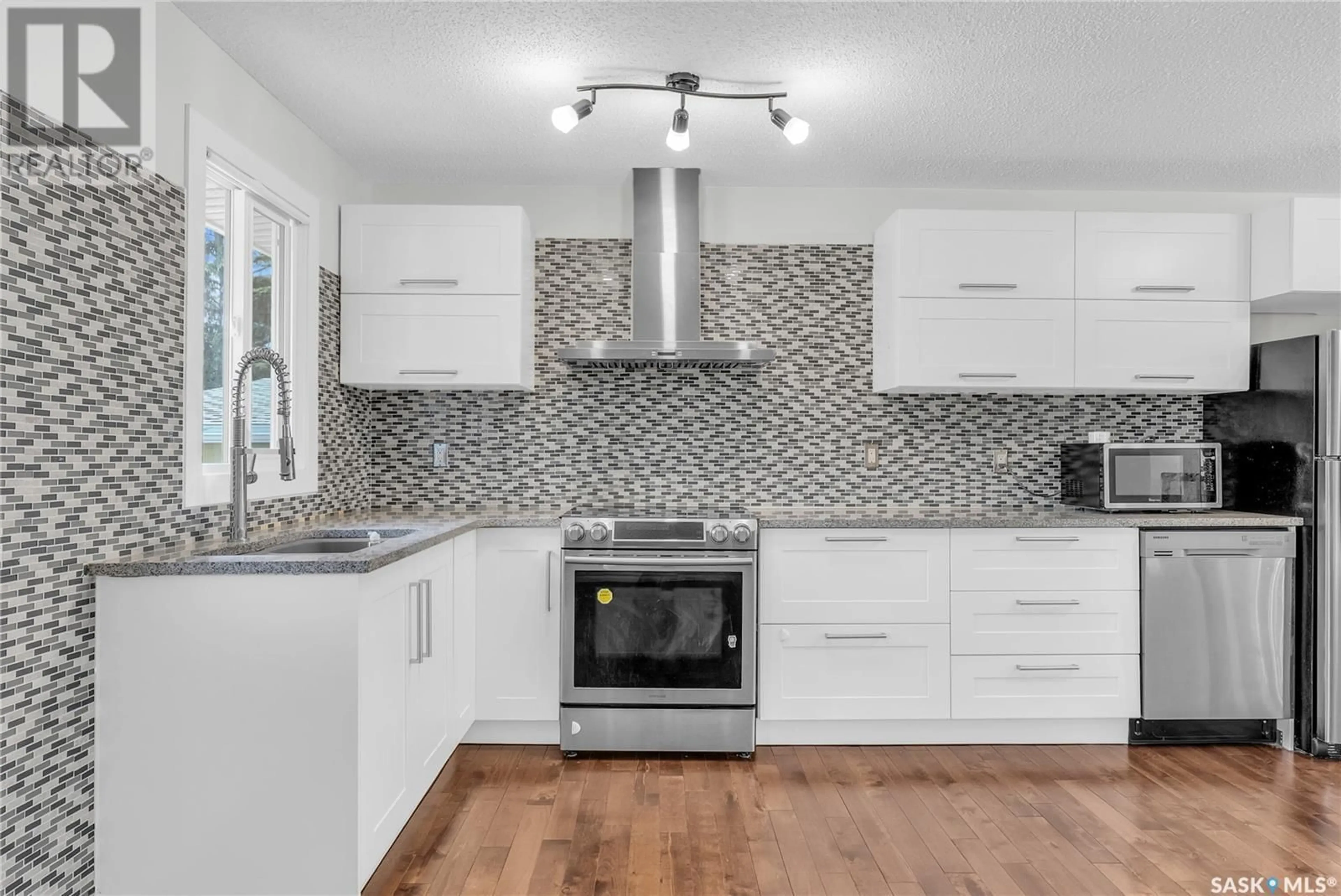 Contemporary kitchen, unknown for 114 GALBRAITH CRESCENT, Saskatoon Saskatchewan S7M4H1