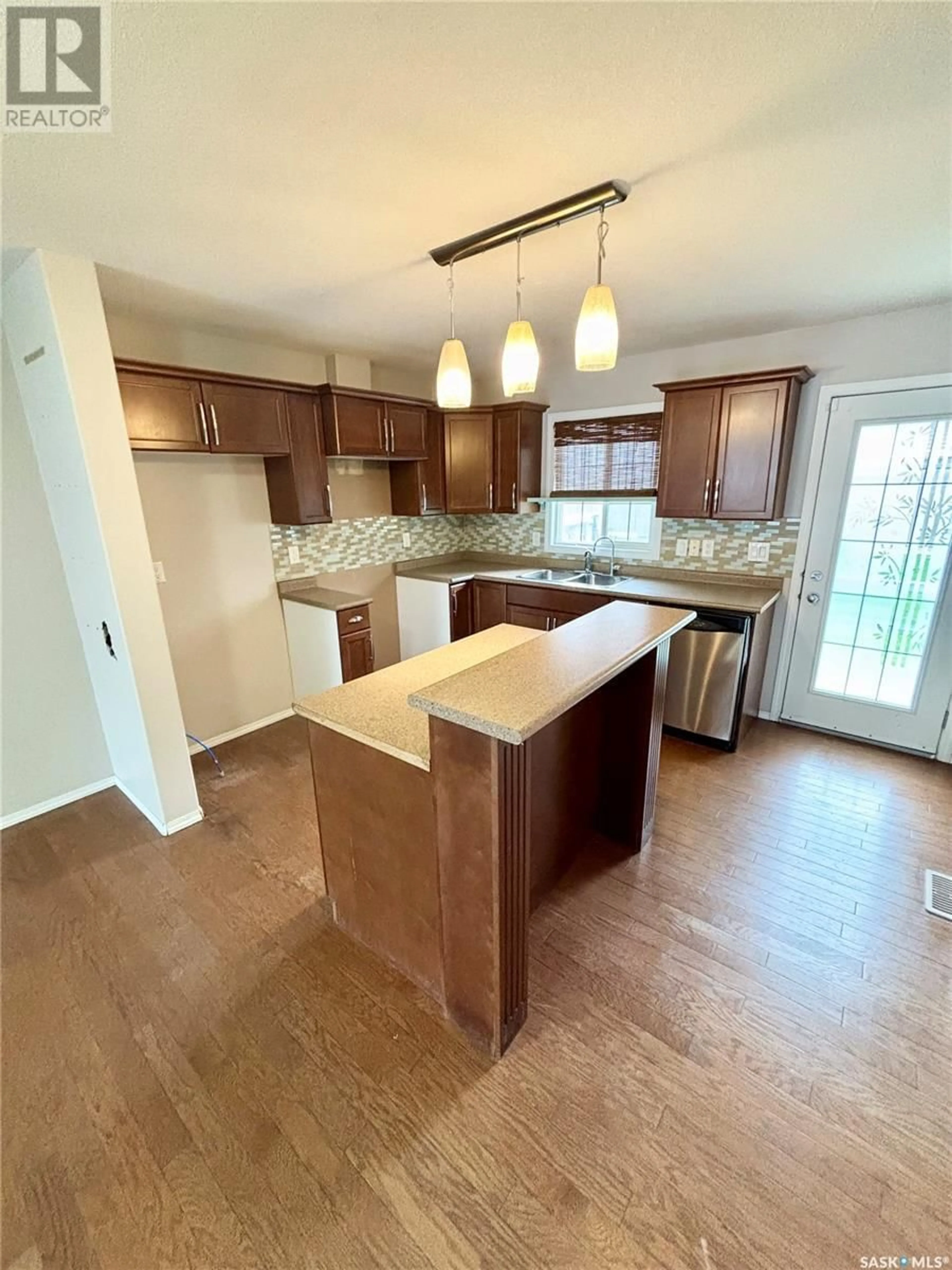 Open concept kitchen, unknown for 158 4801 CHILD AVENUE, Regina Saskatchewan S4X0L7
