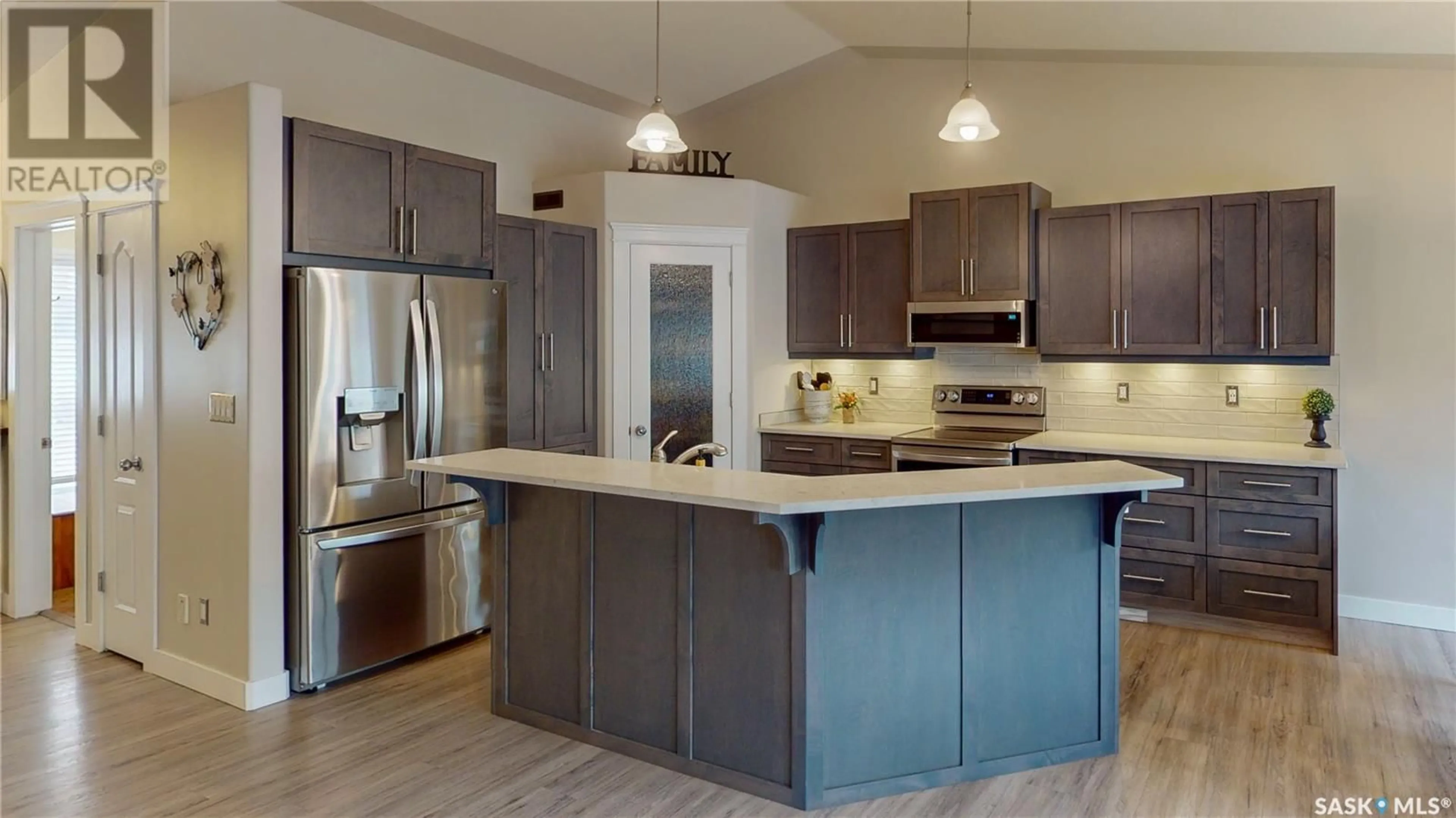 Open concept kitchen, unknown for 1363 BISSETT PLACE, Regina Saskatchewan S4X4P2