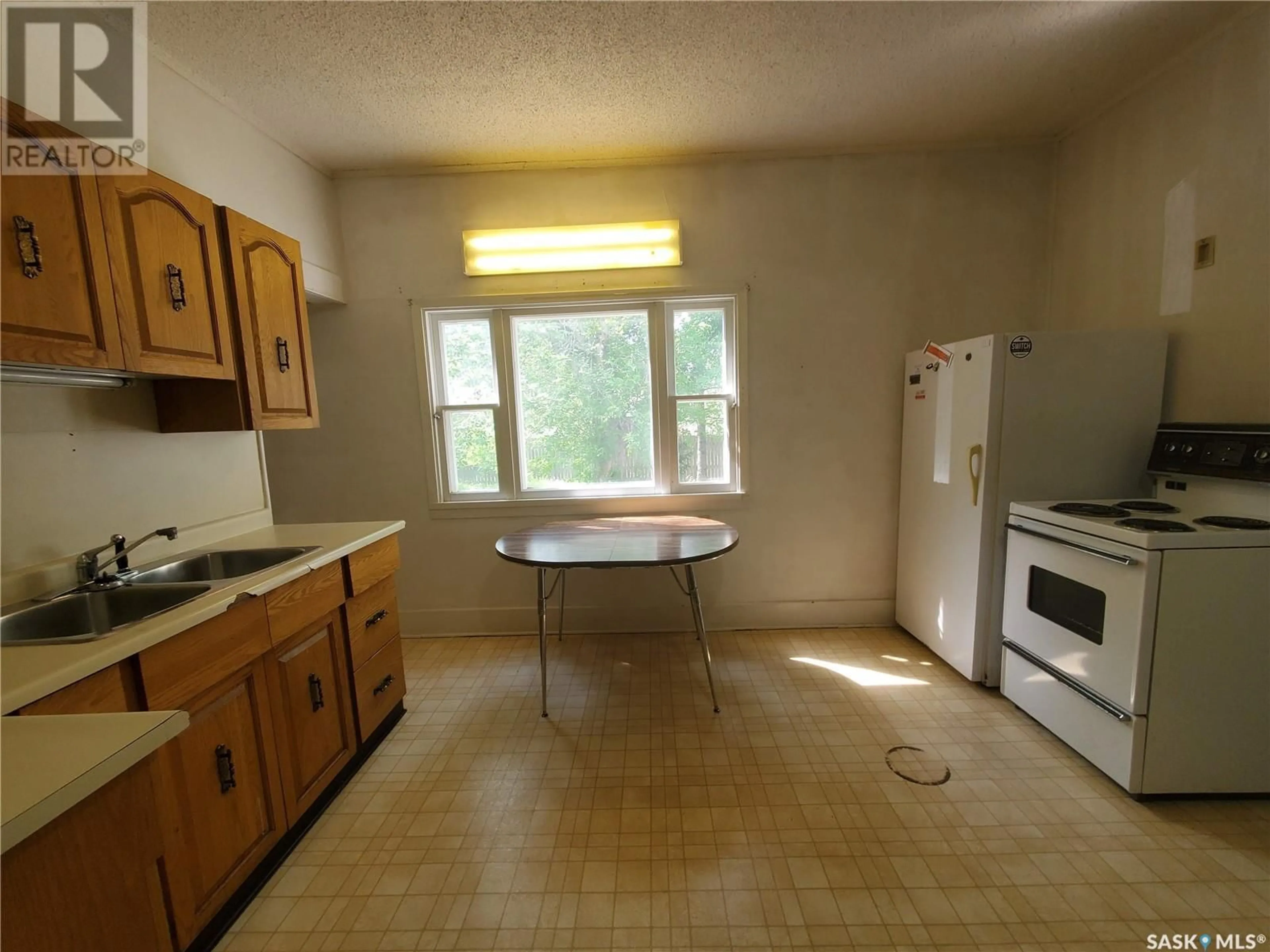 Standard kitchen, unknown for 611 EAST AVENUE, Kamsack Saskatchewan S0A1S0