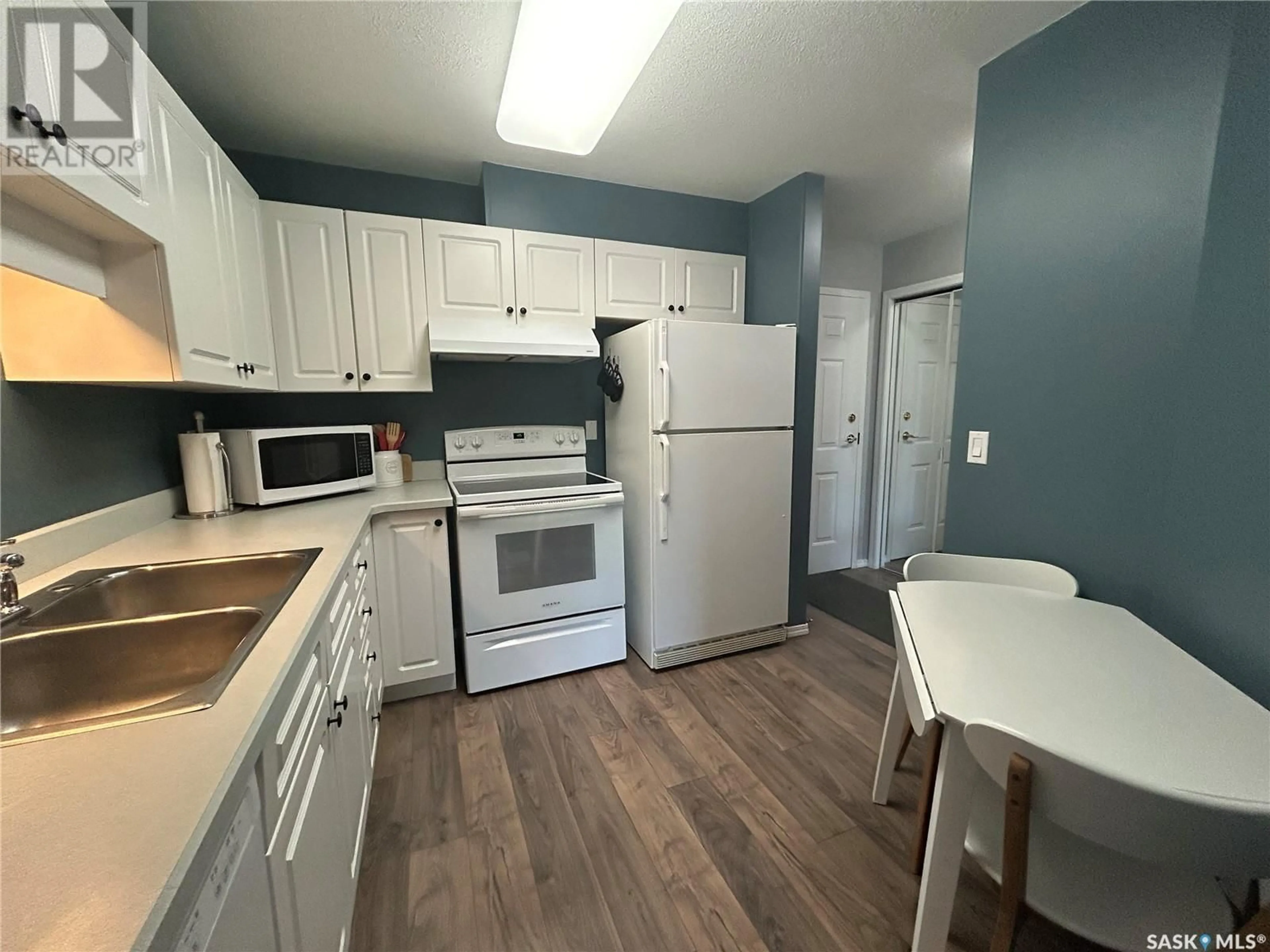 Standard kitchen, unknown for 204 - 1202 1ST AVENUE, Moose Jaw Saskatchewan S6H3N6