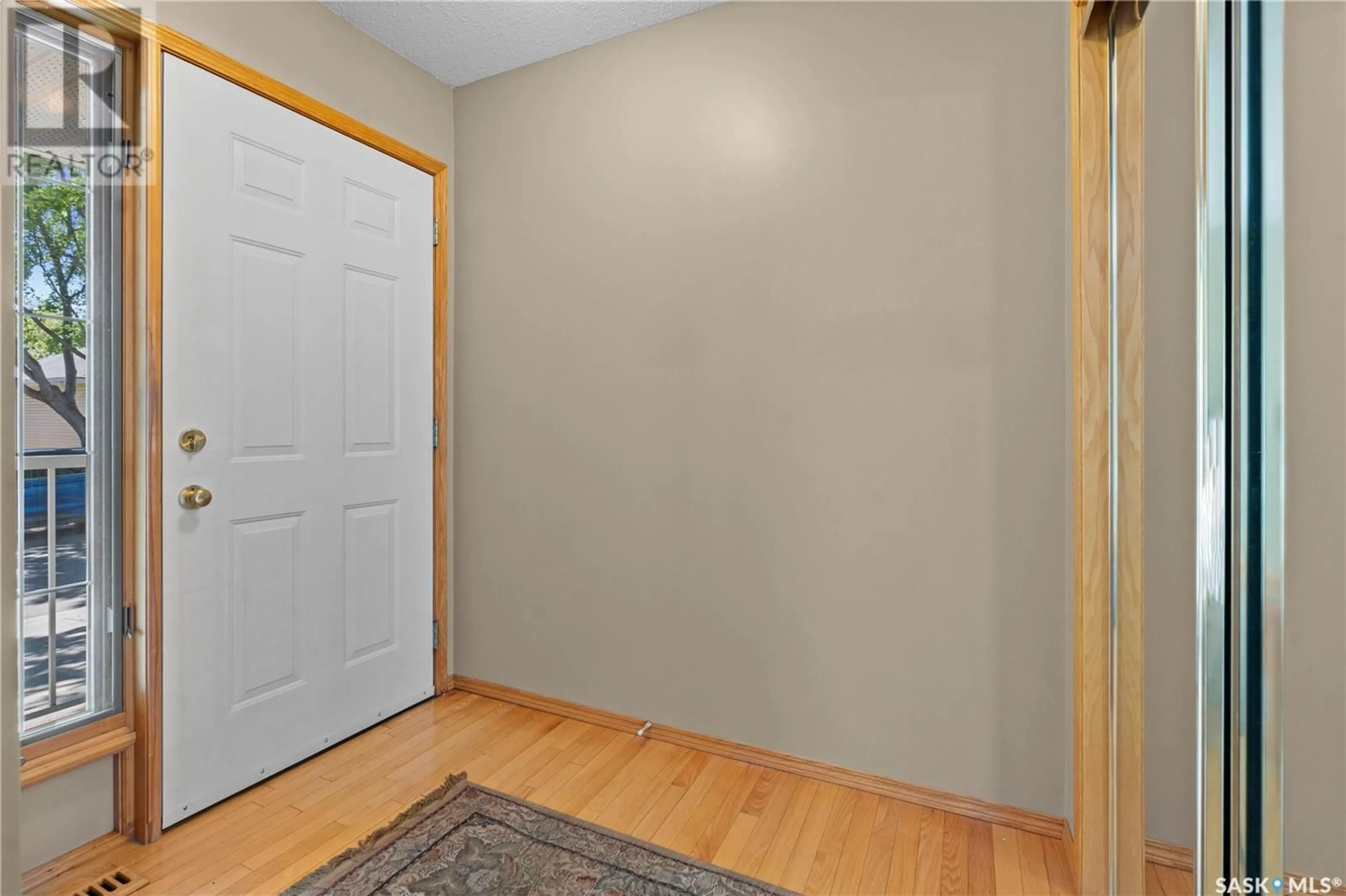 Indoor entryway for 3734 QUEENS GATE, Regina Saskatchewan S4S7J1