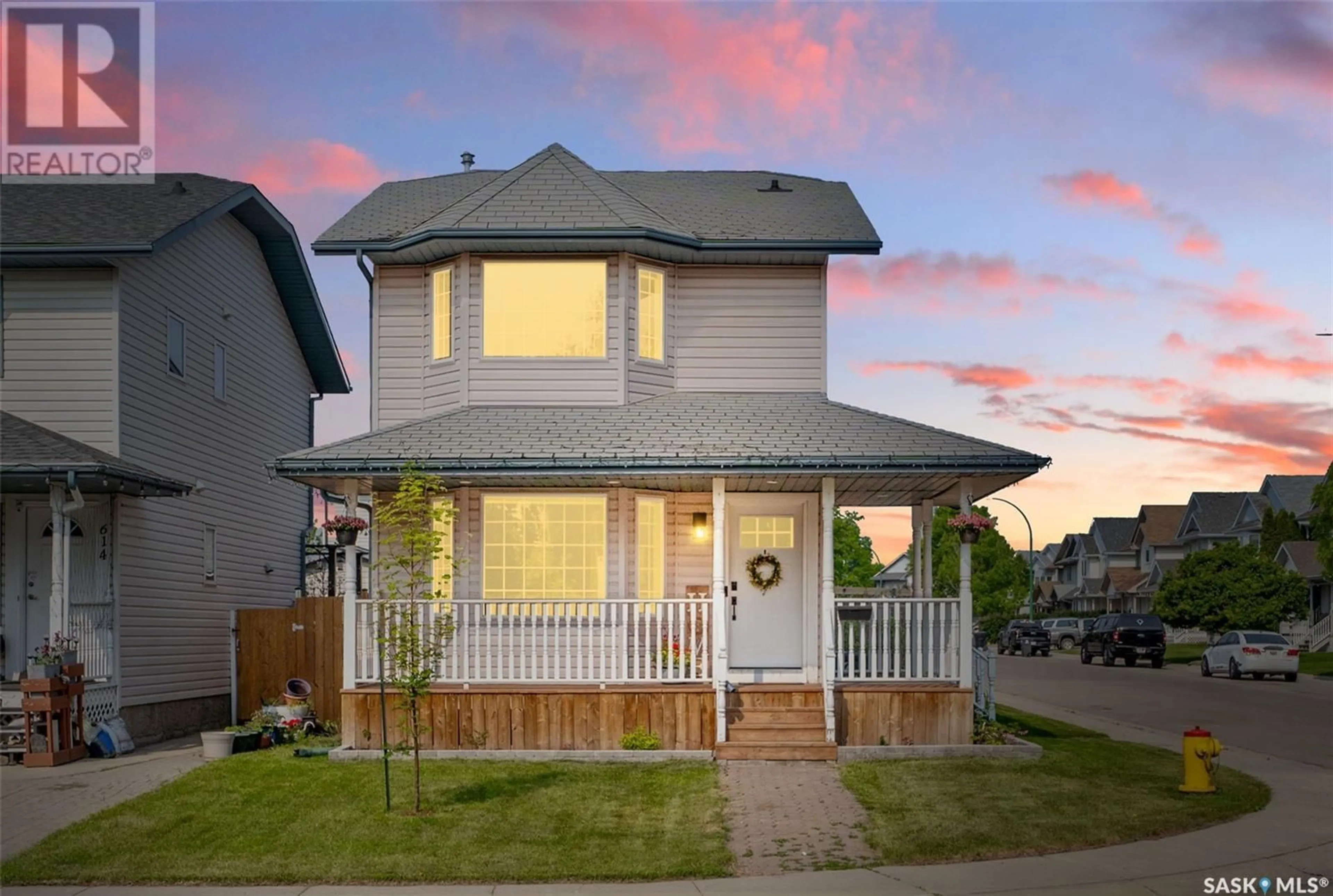 Home with vinyl exterior material, street for 610 CARTER WAY, Saskatoon Saskatchewan S7L7K5