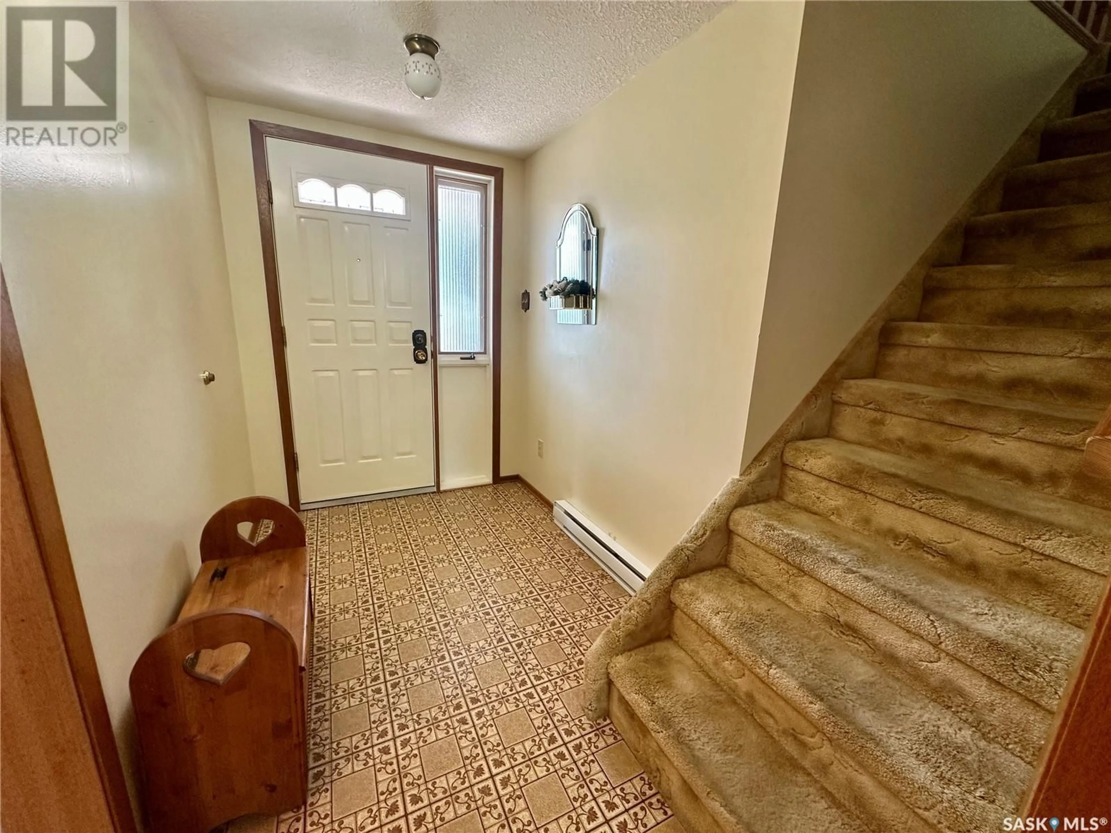 Indoor entryway for 123 JOHNSON CRESCENT, Canora Saskatchewan S0A0L0