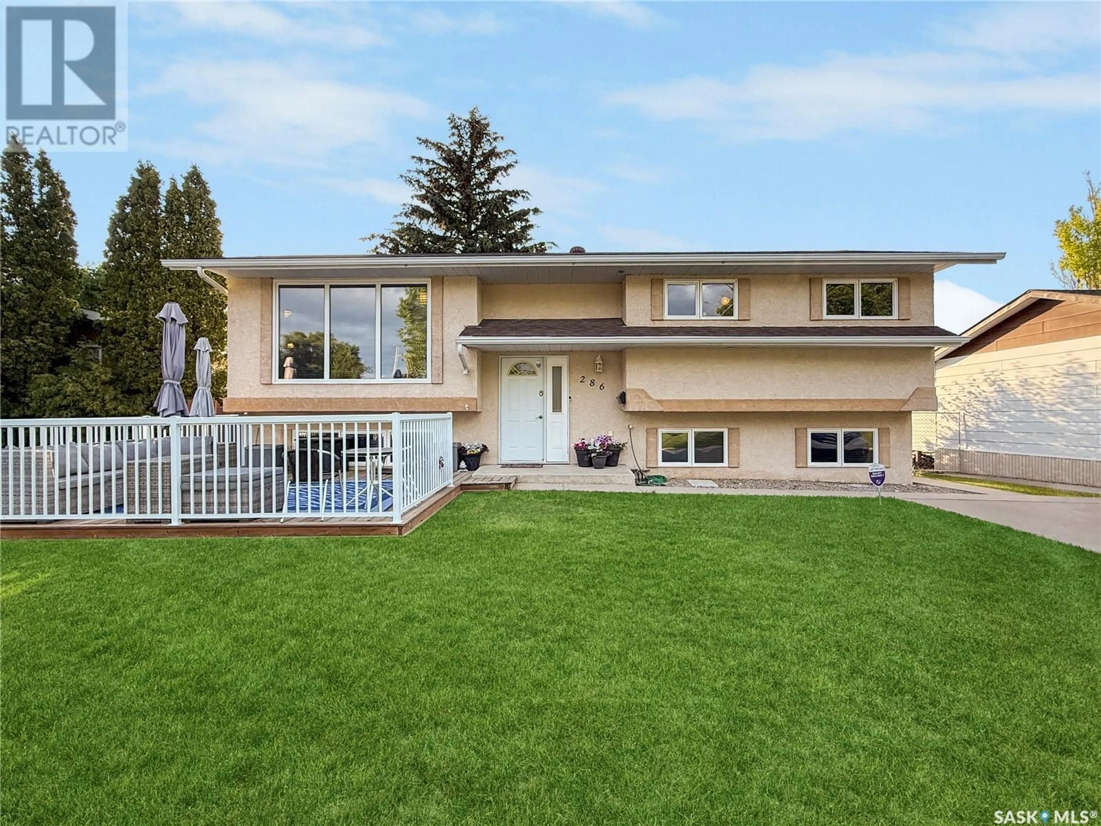 Home with vinyl exterior material, street for 286 BURKE CRESCENT, Swift Current Saskatchewan S9H4H6