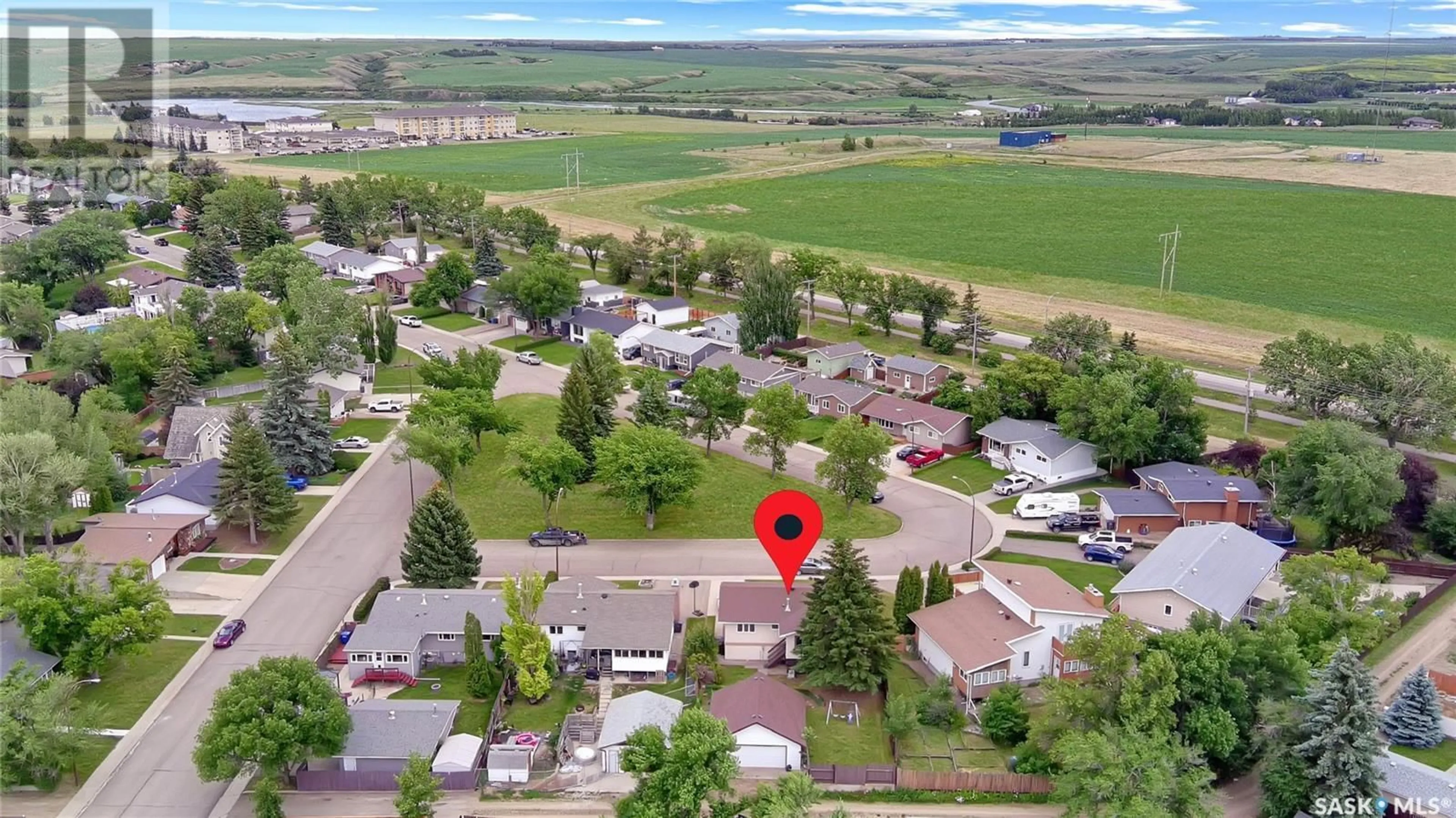 A pic from outside/outdoor area/front of a property/back of a property/a pic from drone, street for 286 BURKE CRESCENT, Swift Current Saskatchewan S9H4H6