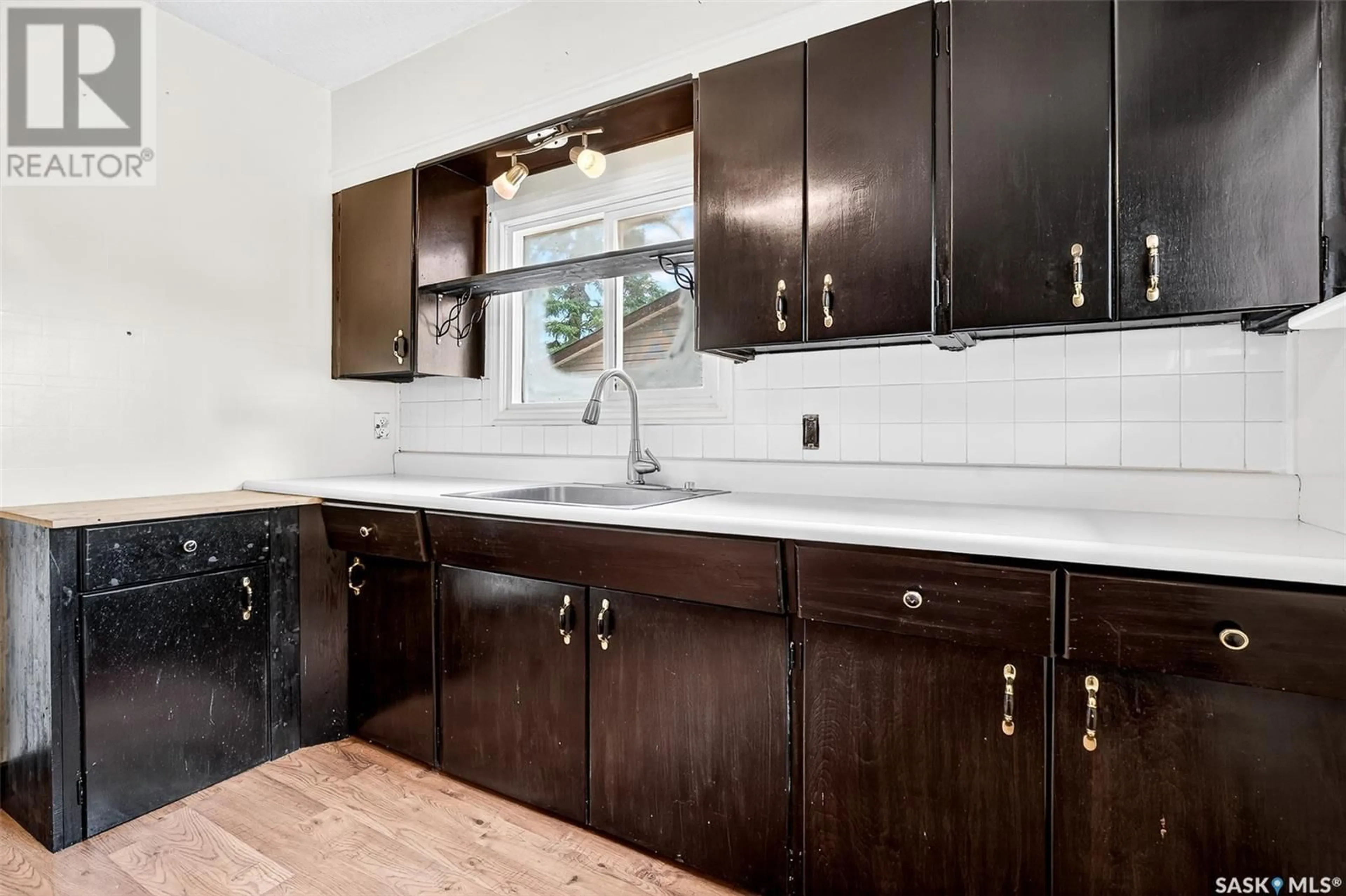 Standard kitchen, unknown for 941 VAUGHAN STREET, Moose Jaw Saskatchewan S6H5N9