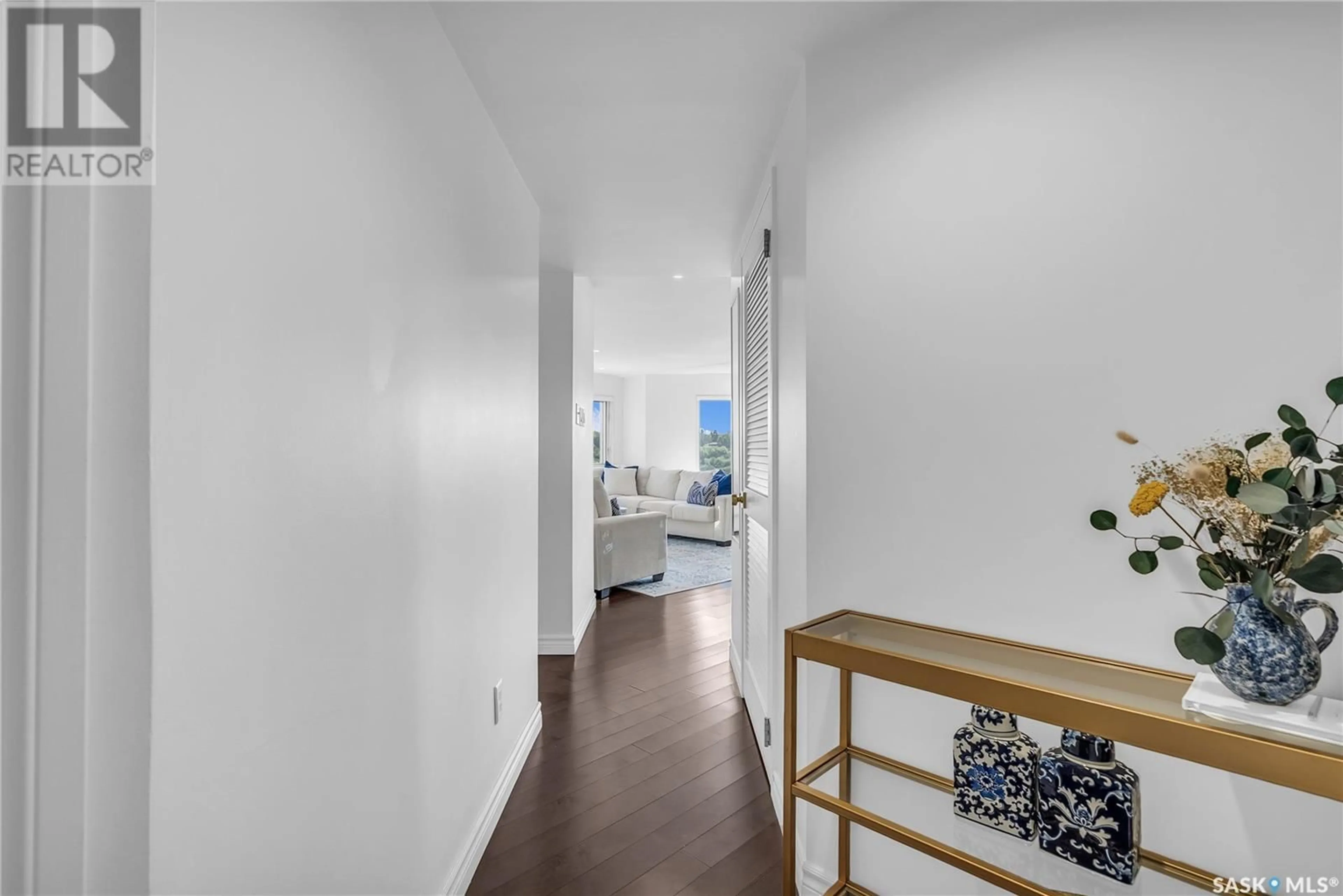 Indoor entryway for 424 - 840 SPADINA CRESCENT, Saskatoon Saskatchewan S7K6X7