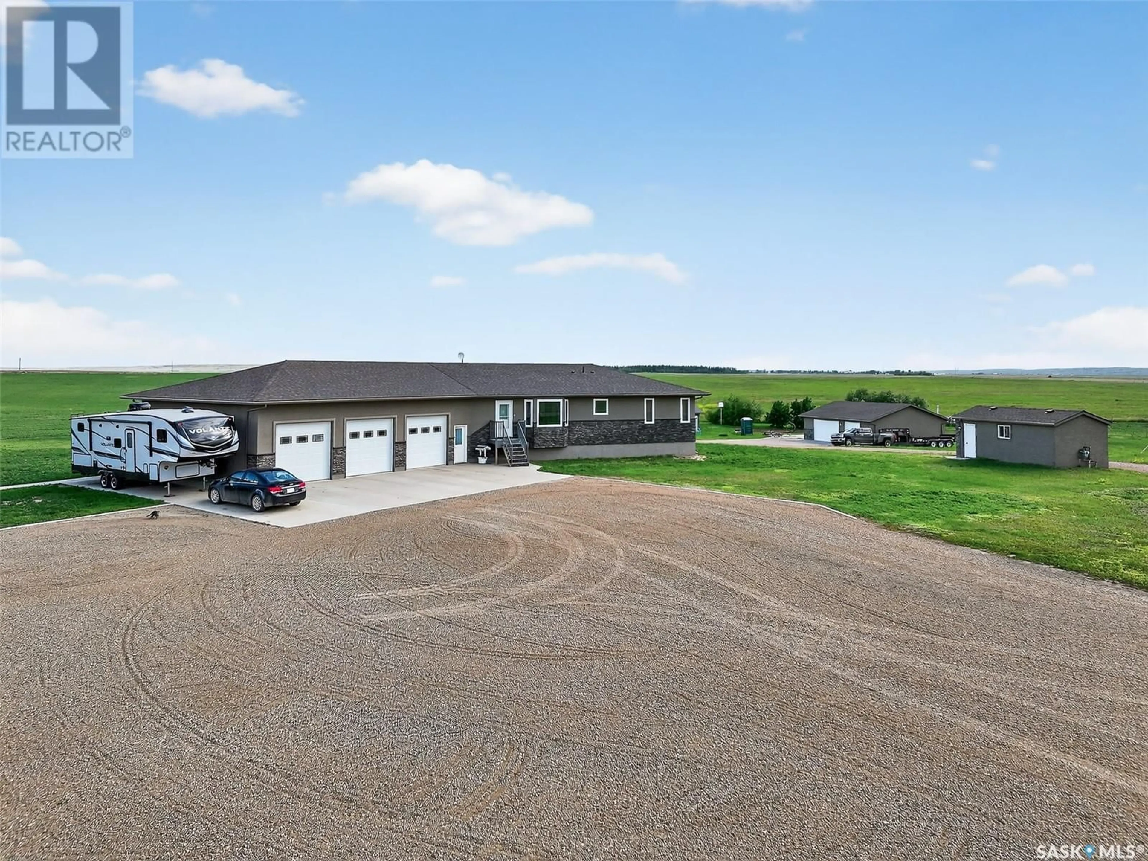 A pic from outside/outdoor area/front of a property/back of a property/a pic from drone, building for NEWSHAM ACREAGE, Wheatlands Rm No. 163 Saskatchewan S0H3E0