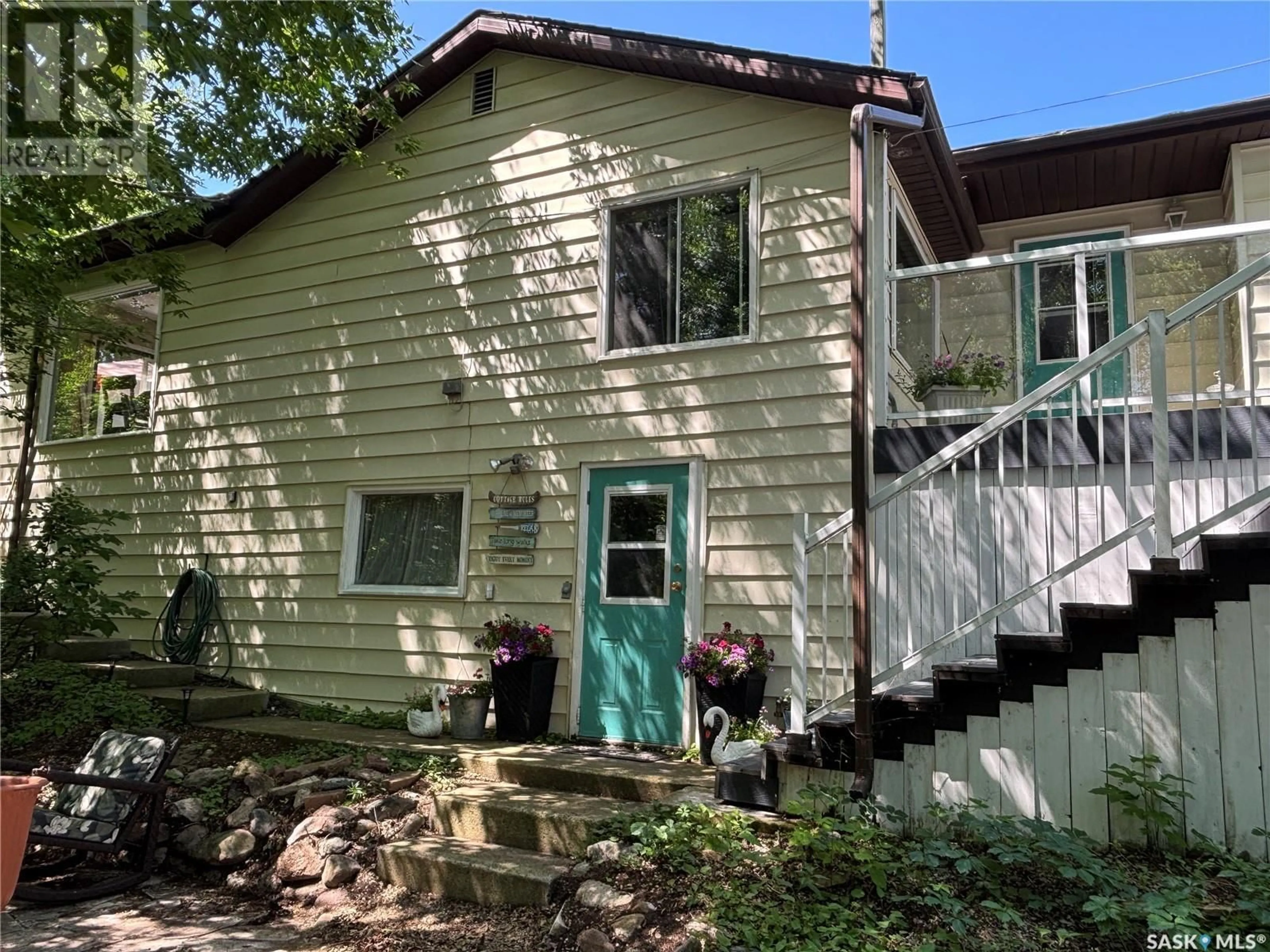 Home with vinyl exterior material, street for 232 GREEN AVENUE, Regina Beach Saskatchewan S0G4C0
