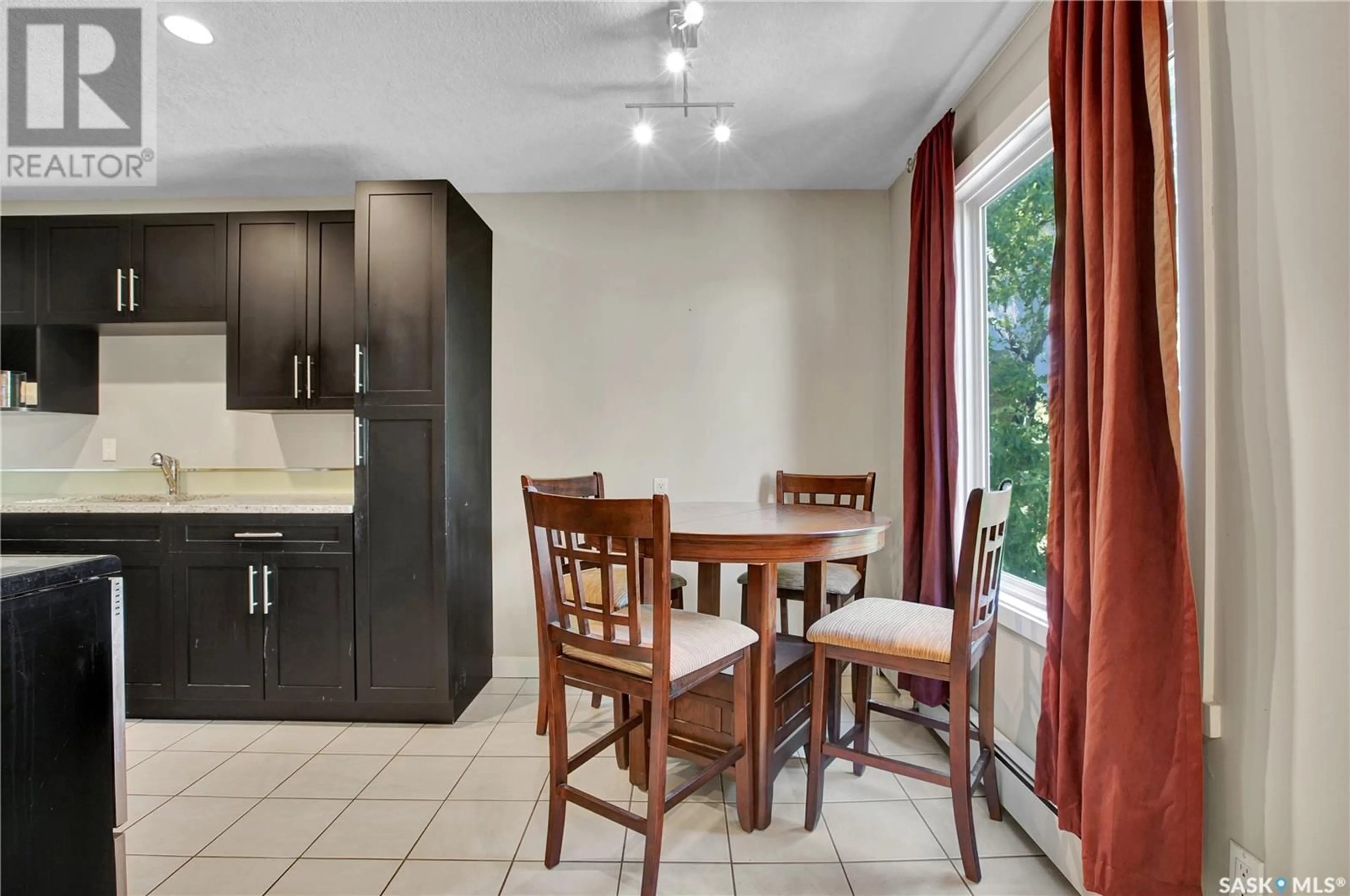 Standard kitchen, ceramic/tile floor for 905 4TH AVENUE, Saskatoon Saskatchewan S7K2N5