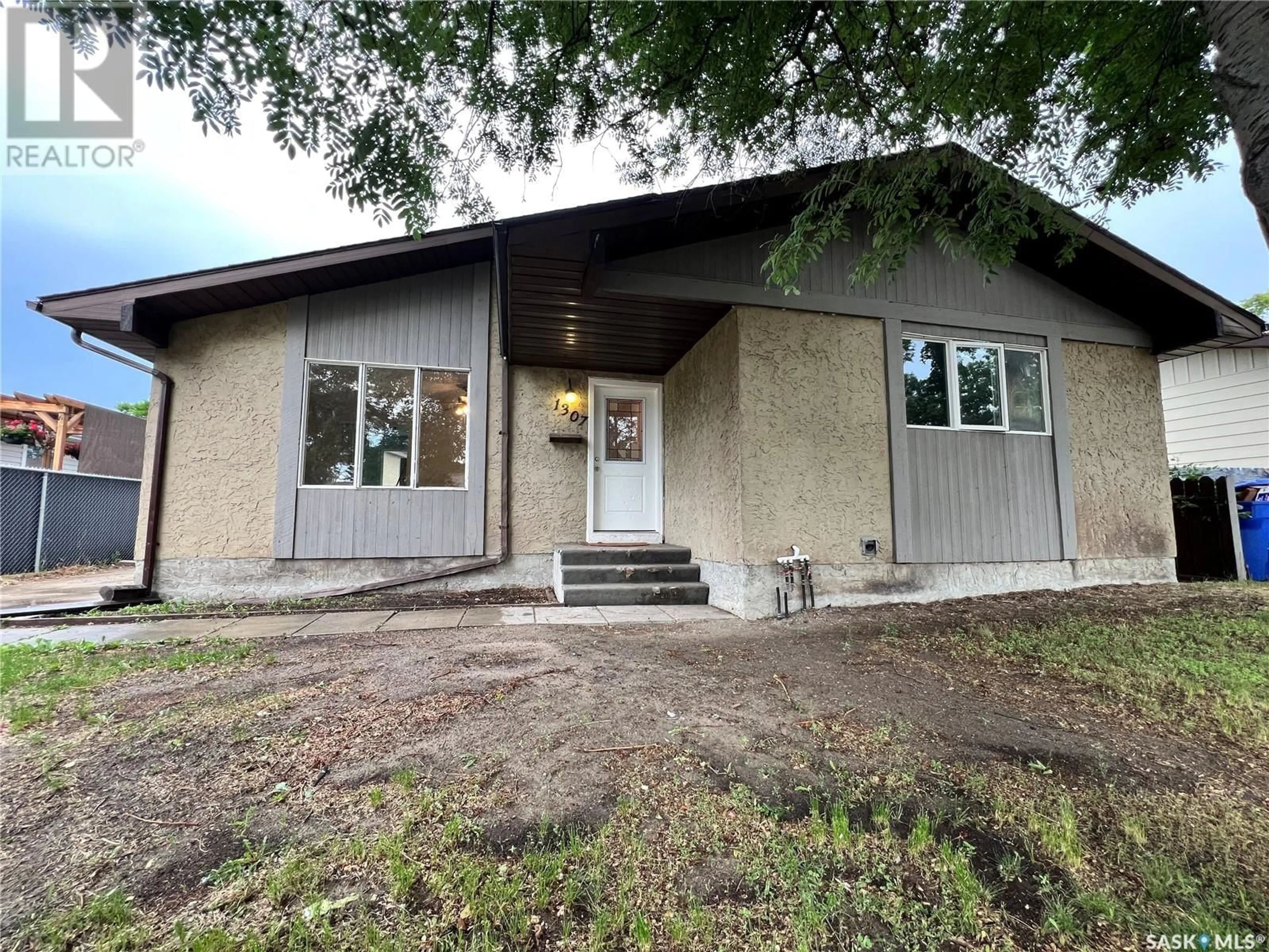 Unknown for 1307 FLEET STREET, Regina Saskatchewan S4N5G3