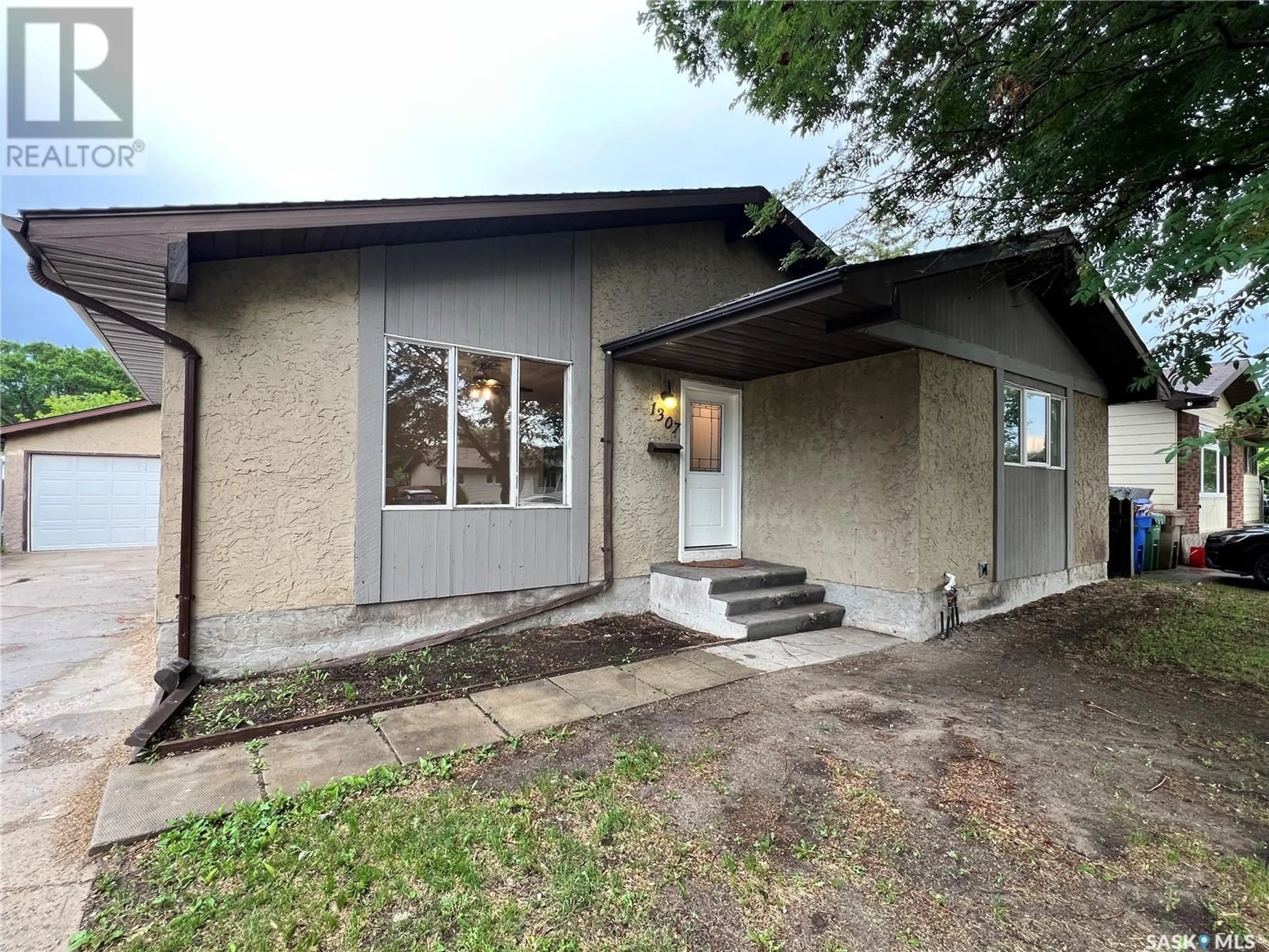 Unknown for 1307 FLEET STREET, Regina Saskatchewan S4N5G3
