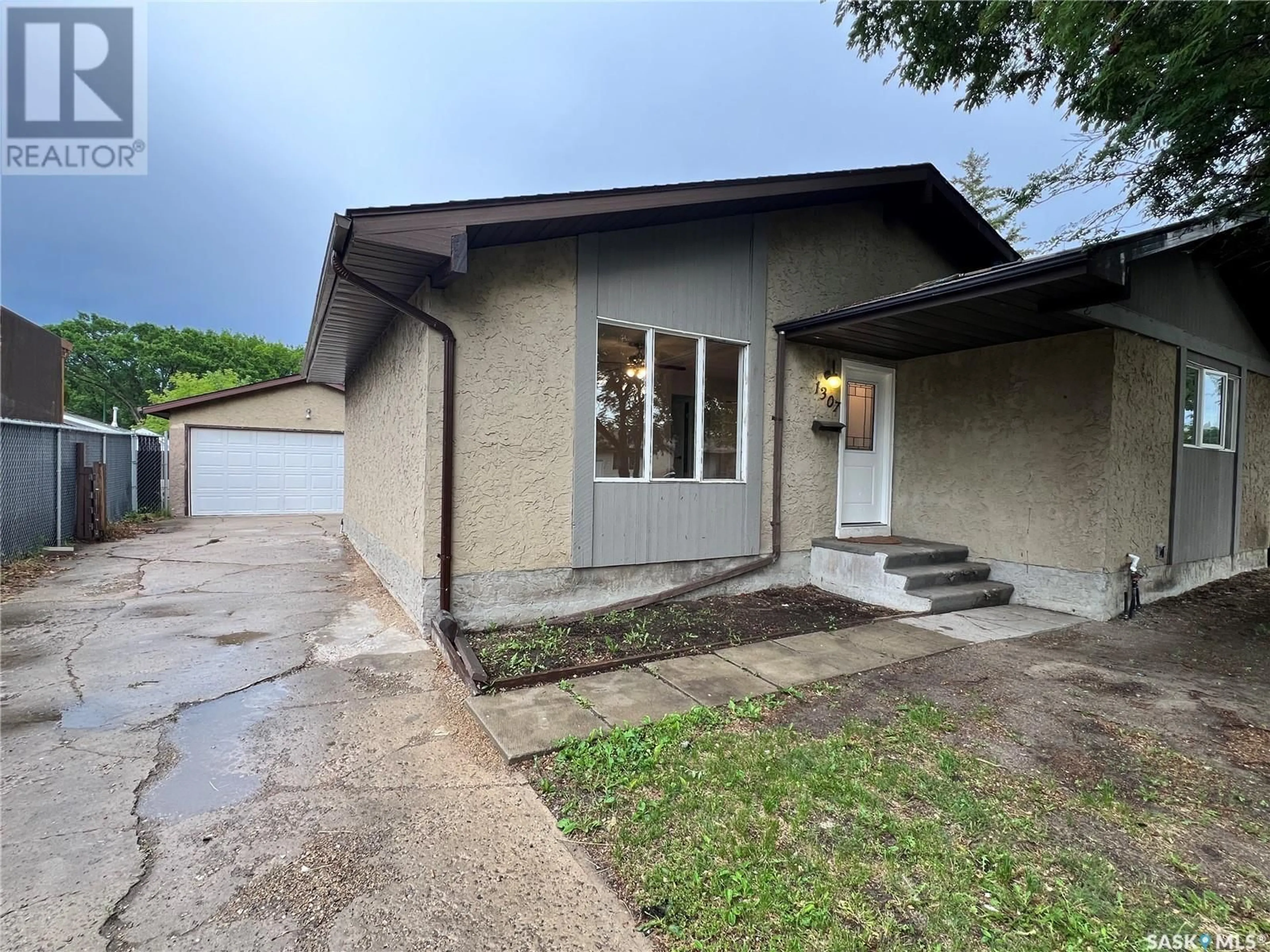 Unknown for 1307 FLEET STREET, Regina Saskatchewan S4N5G3