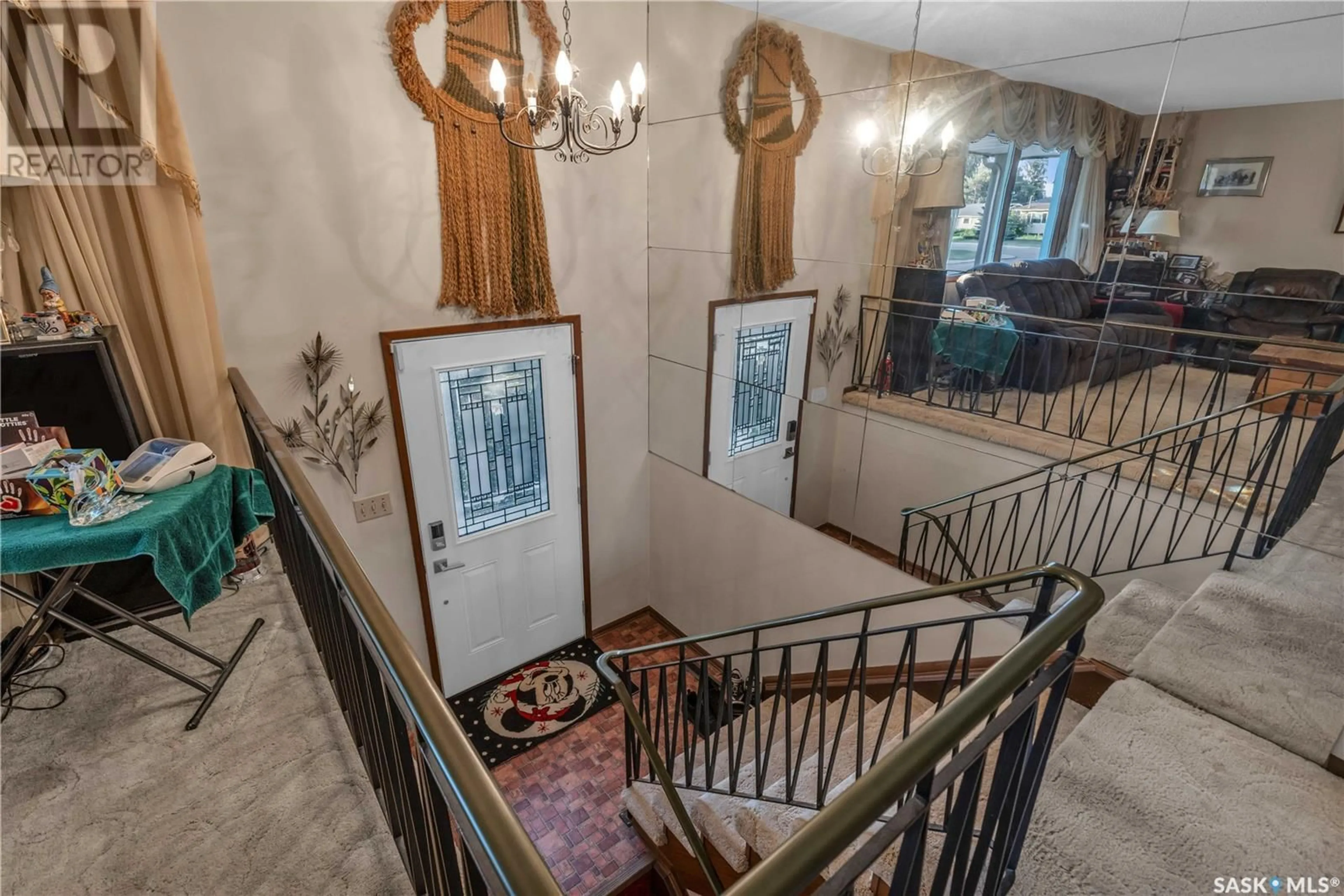 Indoor foyer for 5 ATHABASCA CRESCENT, Saskatoon Saskatchewan S7K1G8