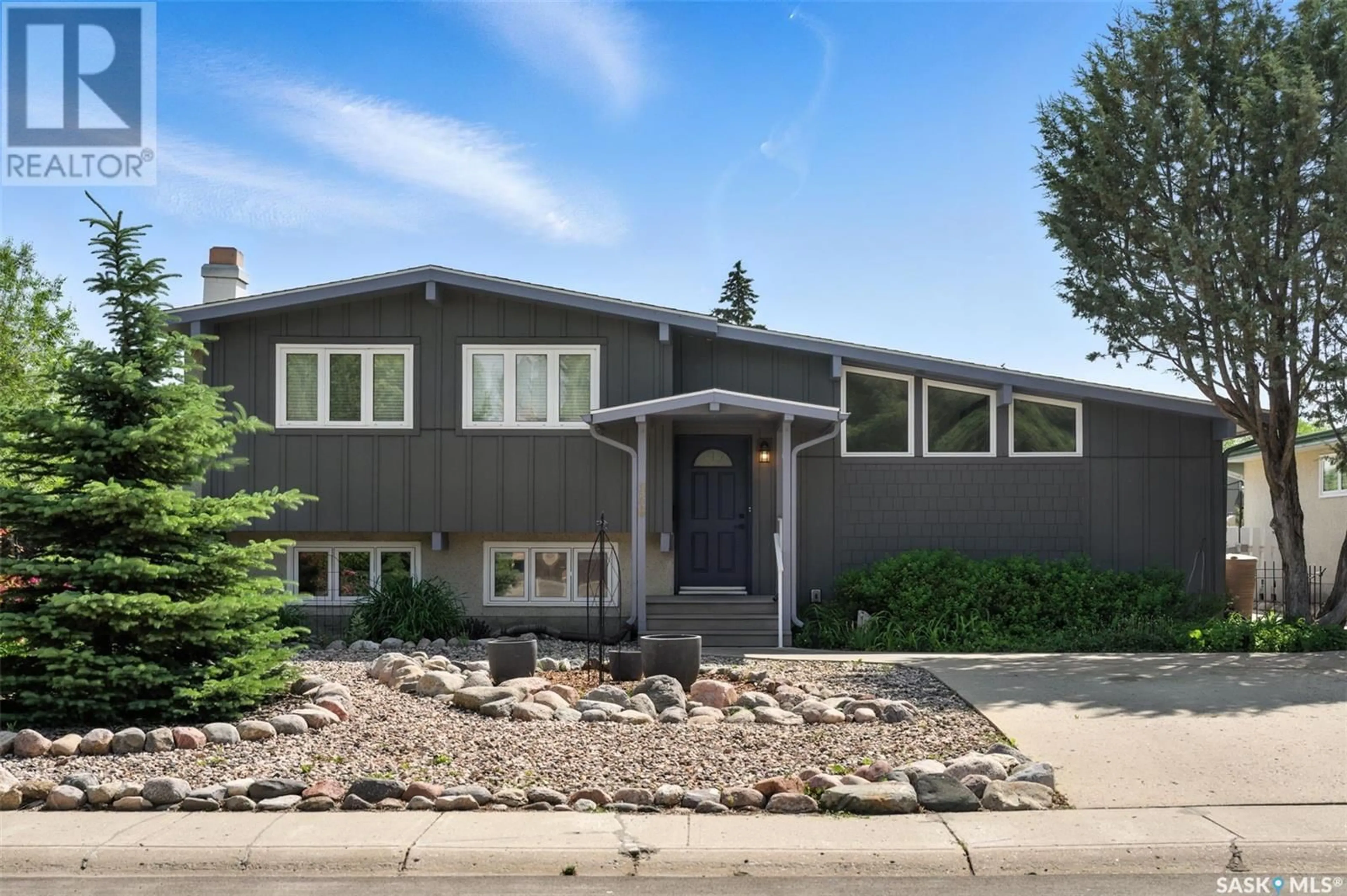 Home with vinyl exterior material, street for 358 ANDERSON CRESCENT, Saskatoon Saskatchewan S7H4A3