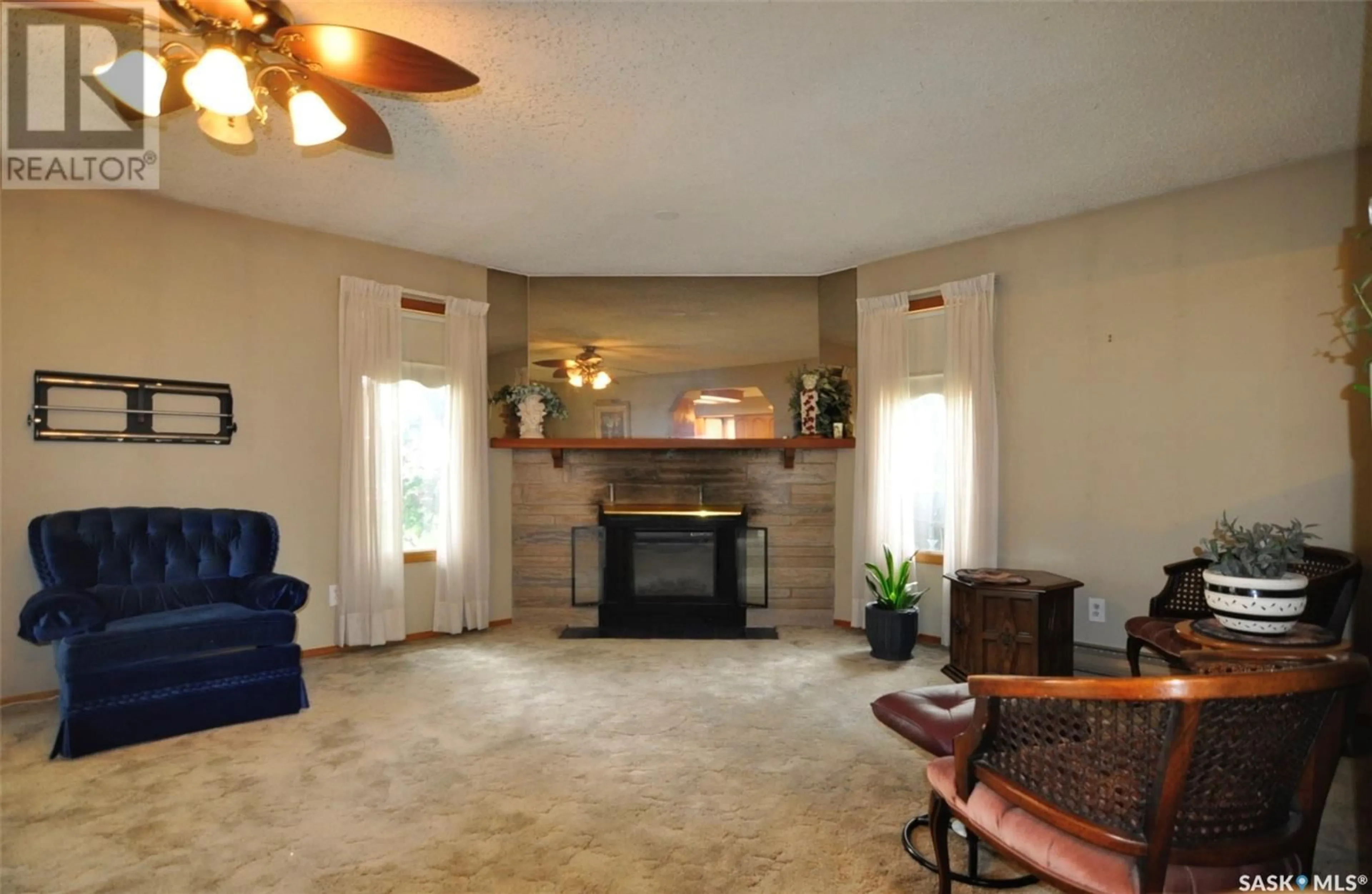 Living room with furniture, ceramic/tile floor for 2326 PRESTON AVENUE, Saskatoon Saskatchewan S7J2G2