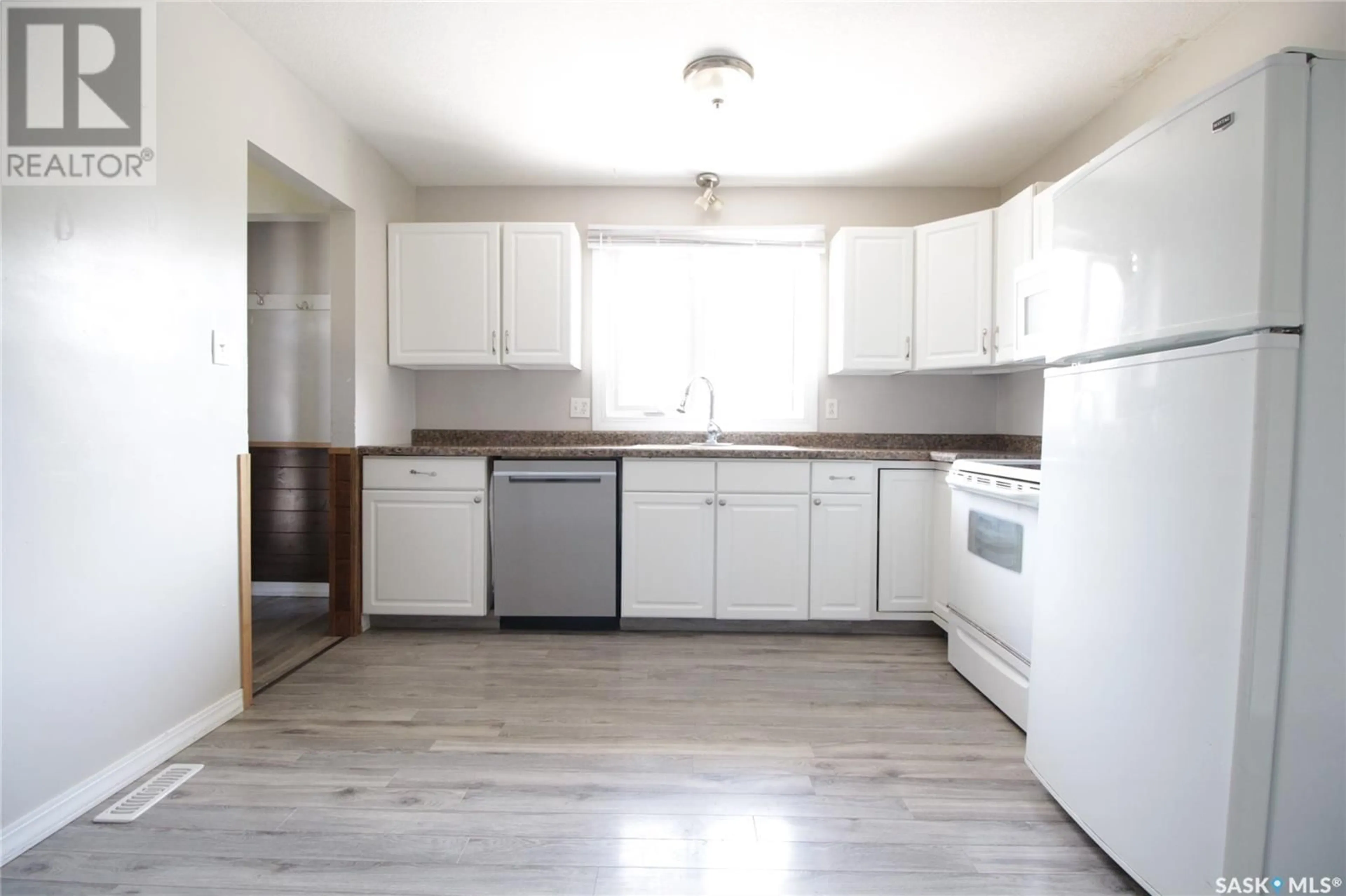Standard kitchen, wood/laminate floor for 512 NORTH RAILWAY STREET, Wapella Saskatchewan S0G4Z0