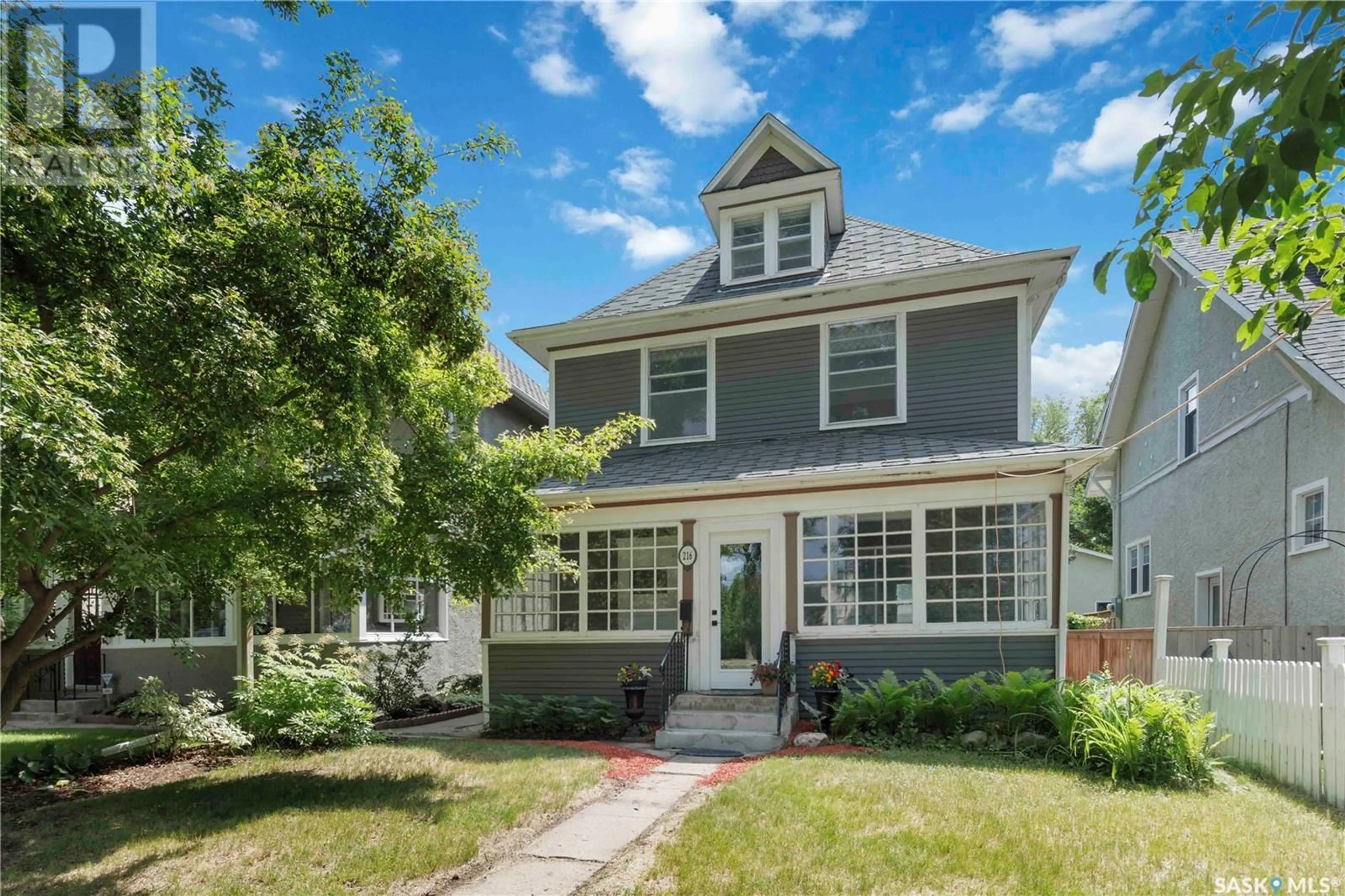Home with vinyl exterior material, street for 216 8TH STREET, Saskatoon Saskatchewan S7H0P3