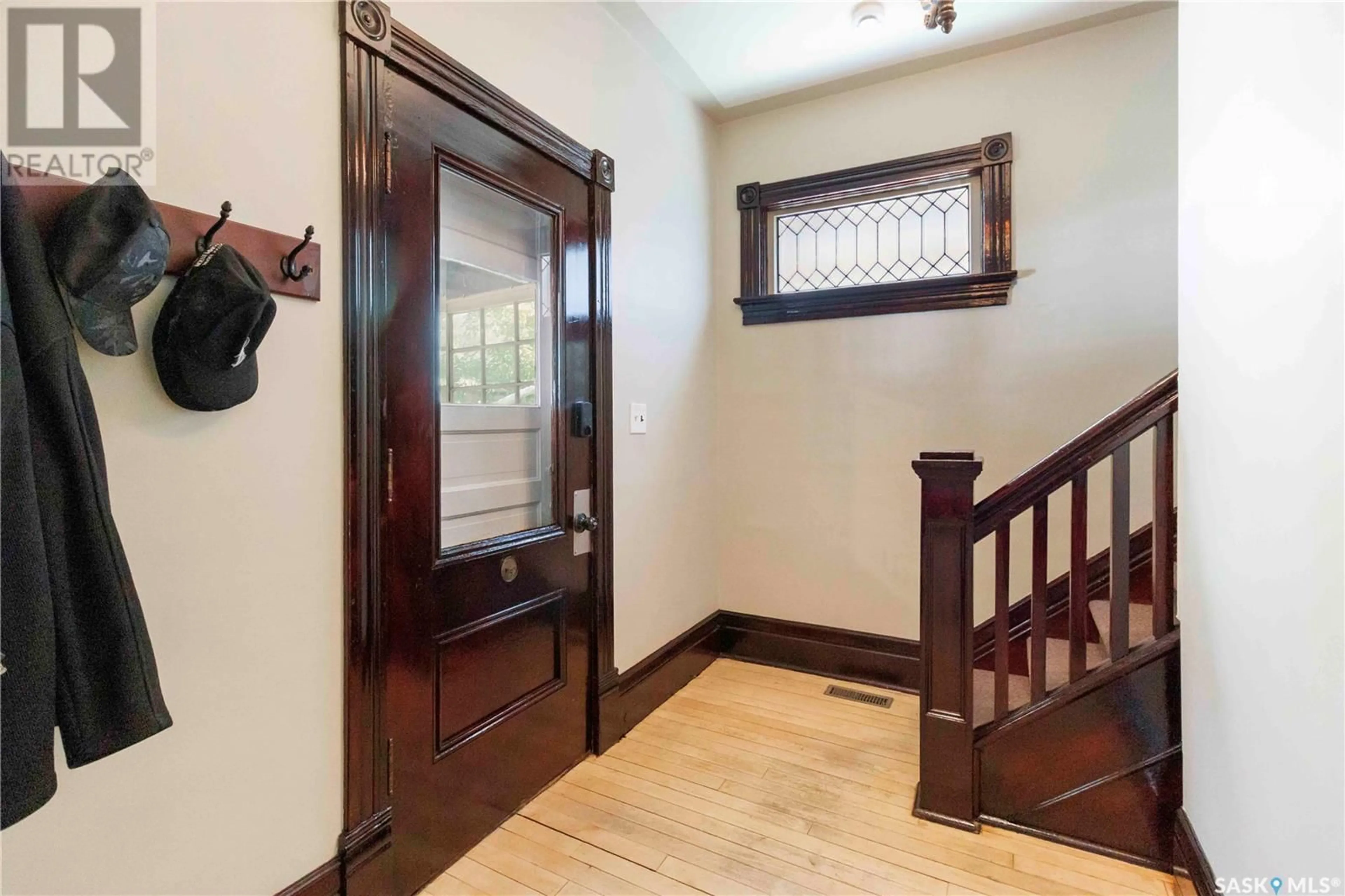 Indoor foyer for 216 8TH STREET, Saskatoon Saskatchewan S7H0P3