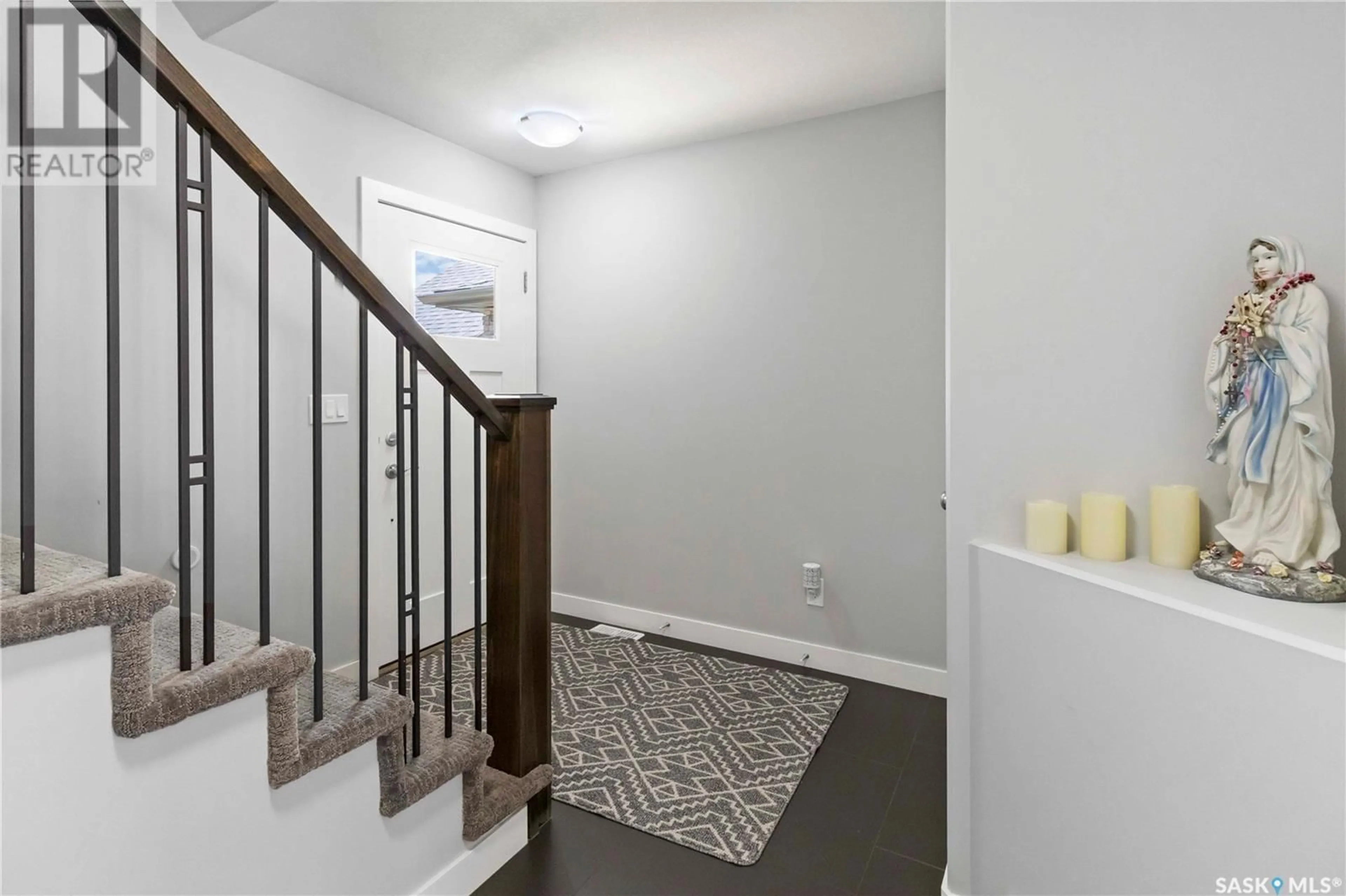 Indoor entryway for 159 DAGNONE LANE, Saskatoon Saskatchewan S7V0R1