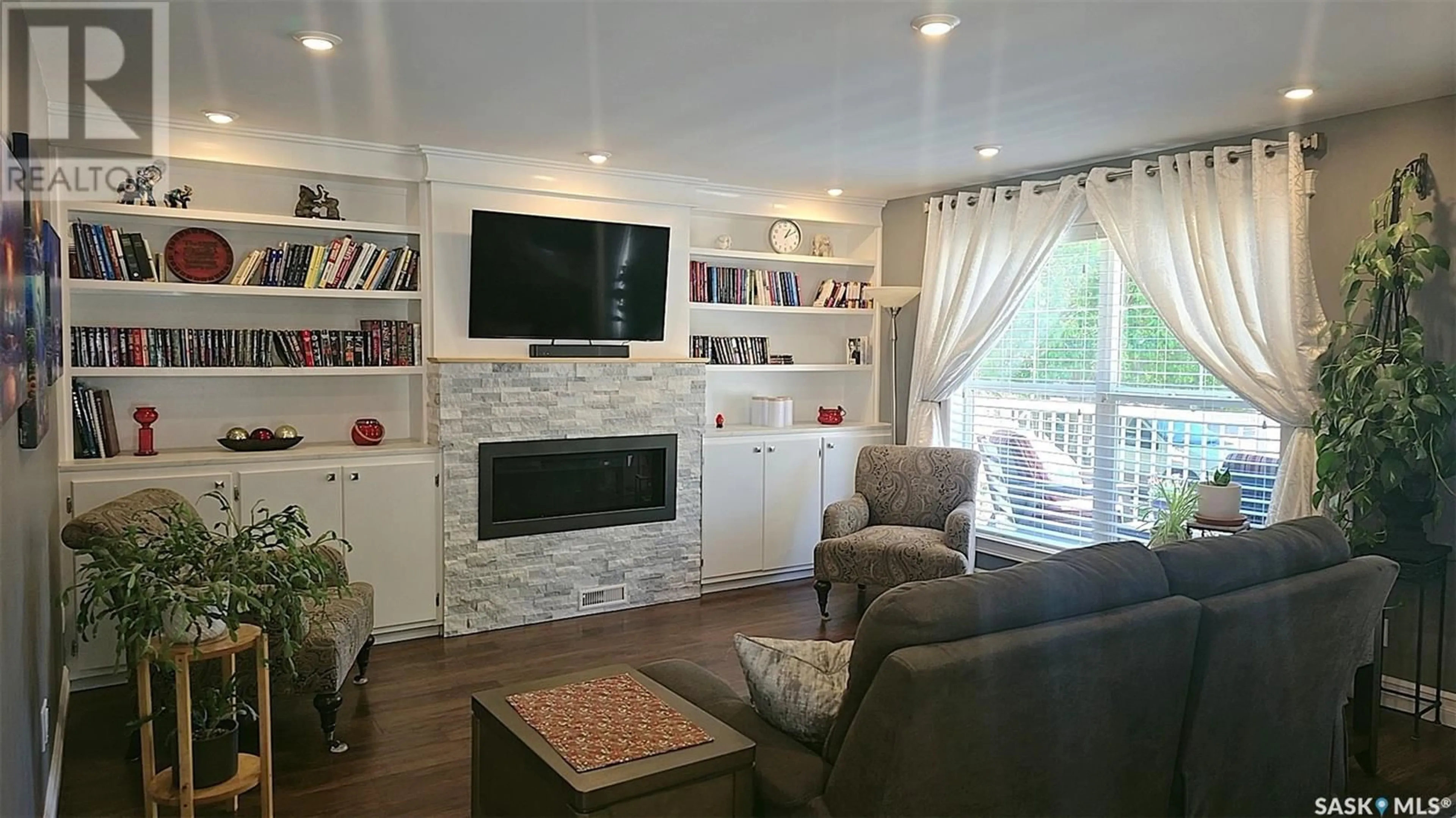 Living room with furniture, wood/laminate floor for 322 VANIER CRESCENT, Saskatoon Saskatchewan S7L5H8
