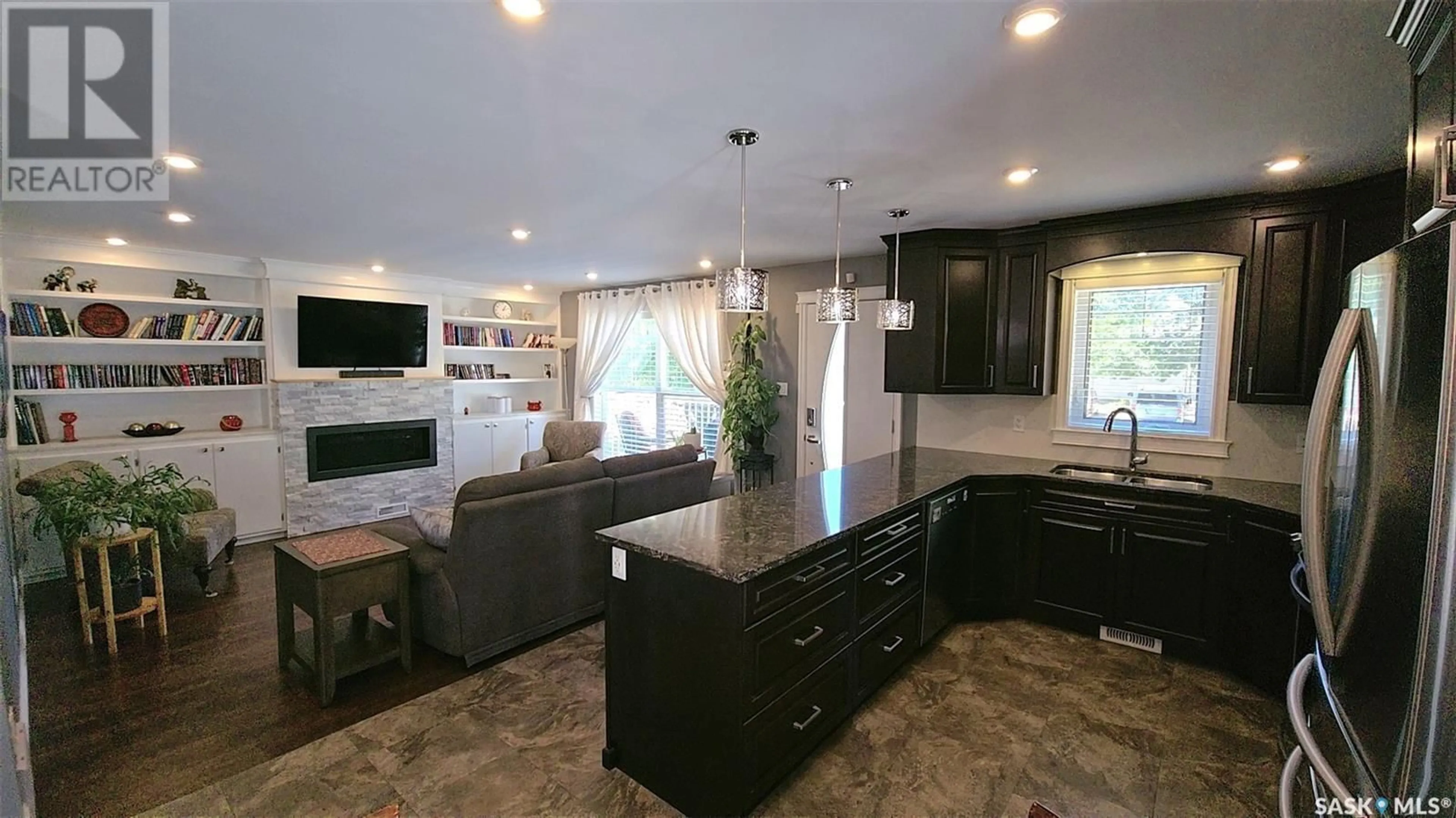 Open concept kitchen, ceramic/tile floor for 322 VANIER CRESCENT, Saskatoon Saskatchewan S7L5H8