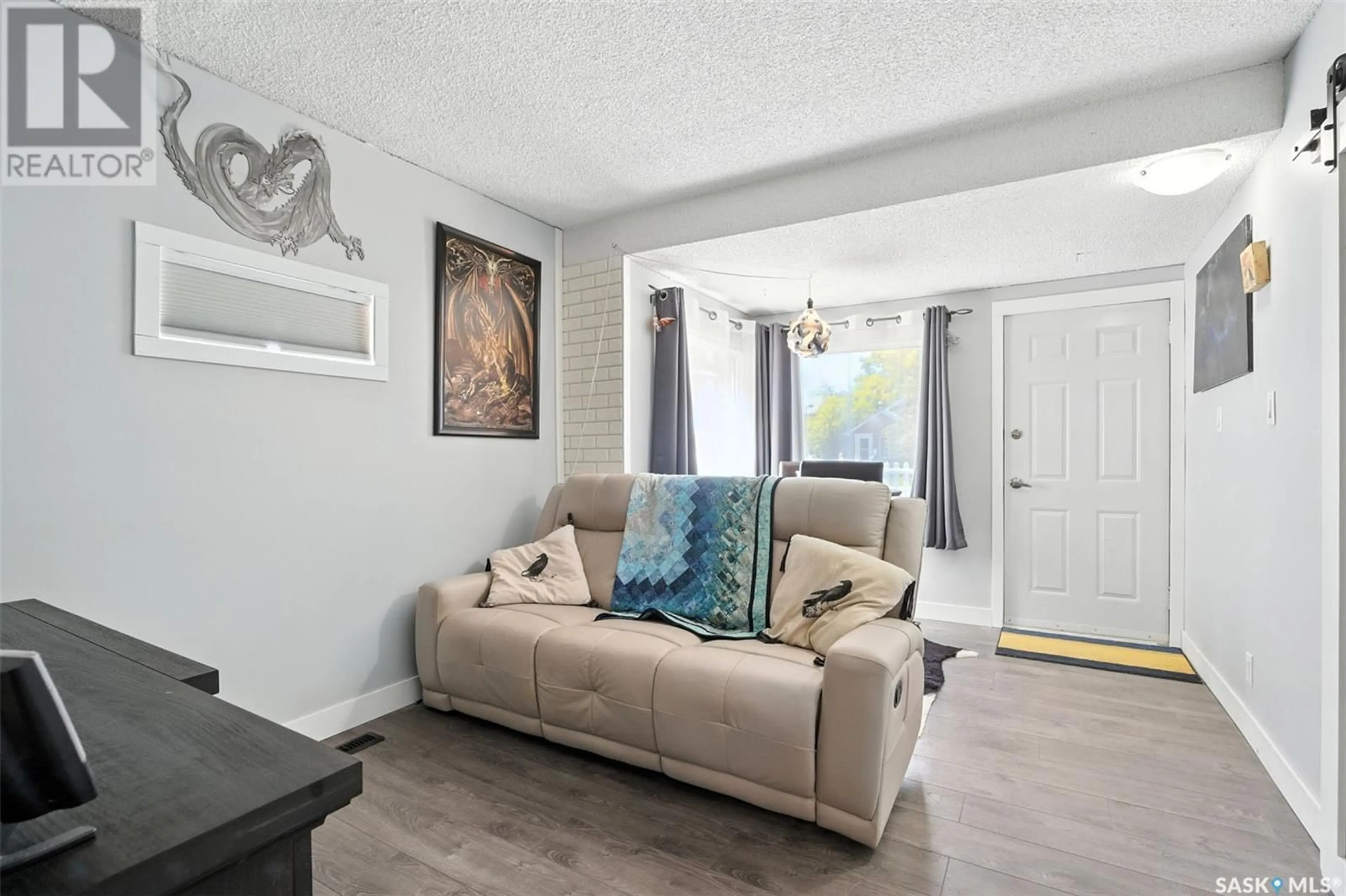 Living room with furniture, unknown for 212 K AVENUE, Saskatoon Saskatchewan S7M2C8
