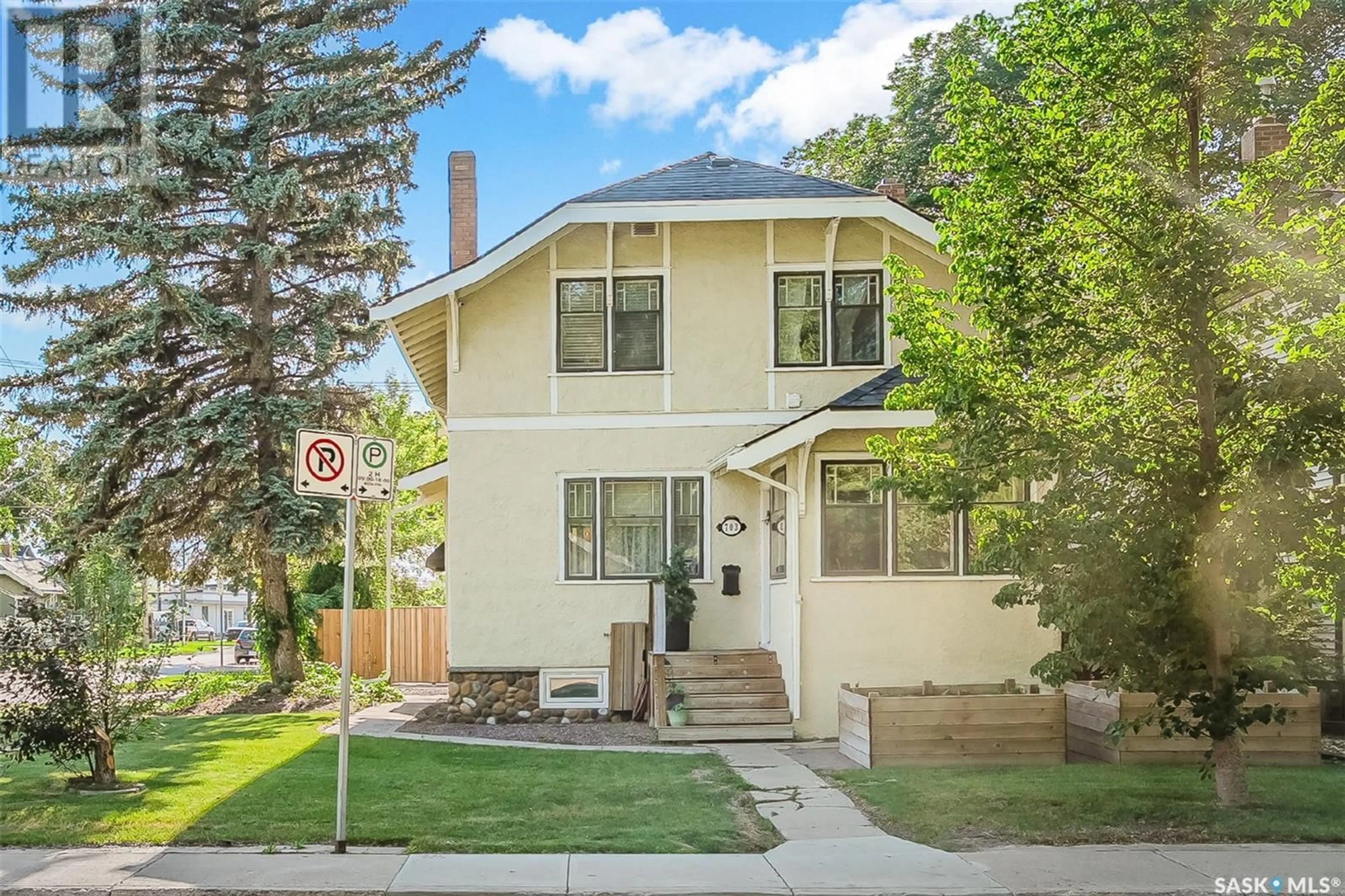 Home with vinyl exterior material, street for 703 4TH AVENUE, Saskatoon Saskatchewan S7K2N2