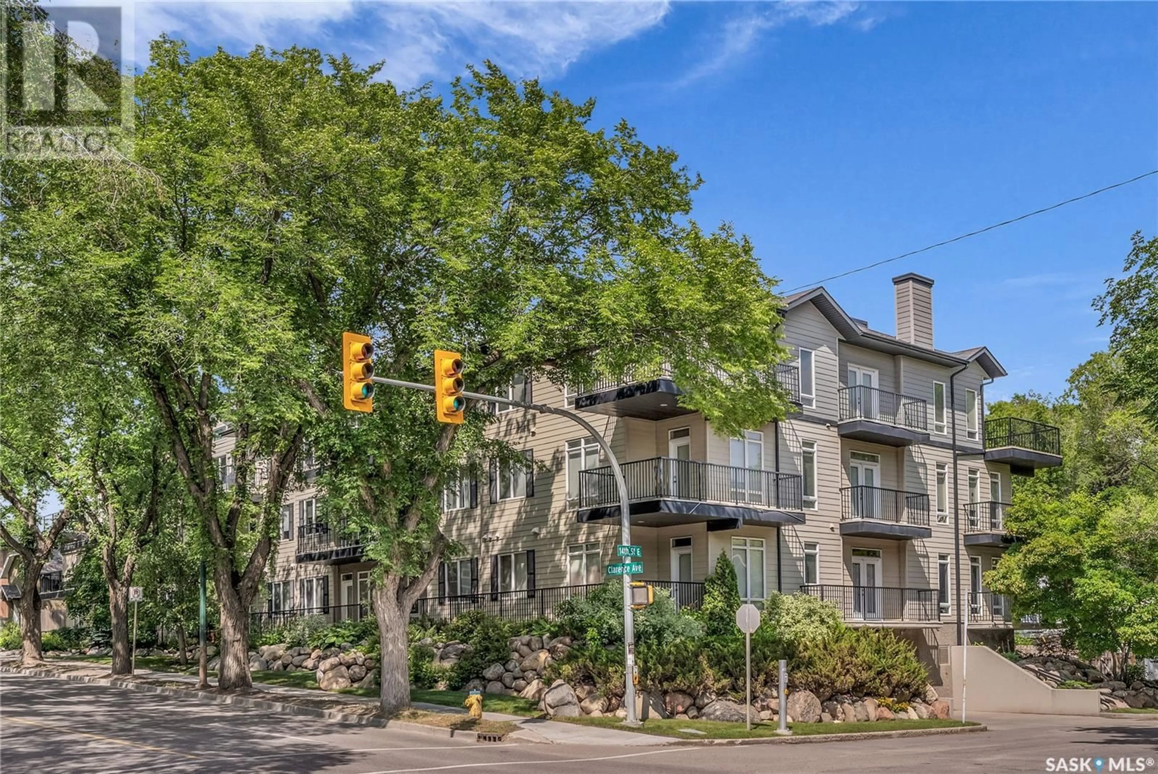 Patio, street for 311 - 201 CLARENCE AVENUE, Saskatoon Saskatchewan S7N1H5