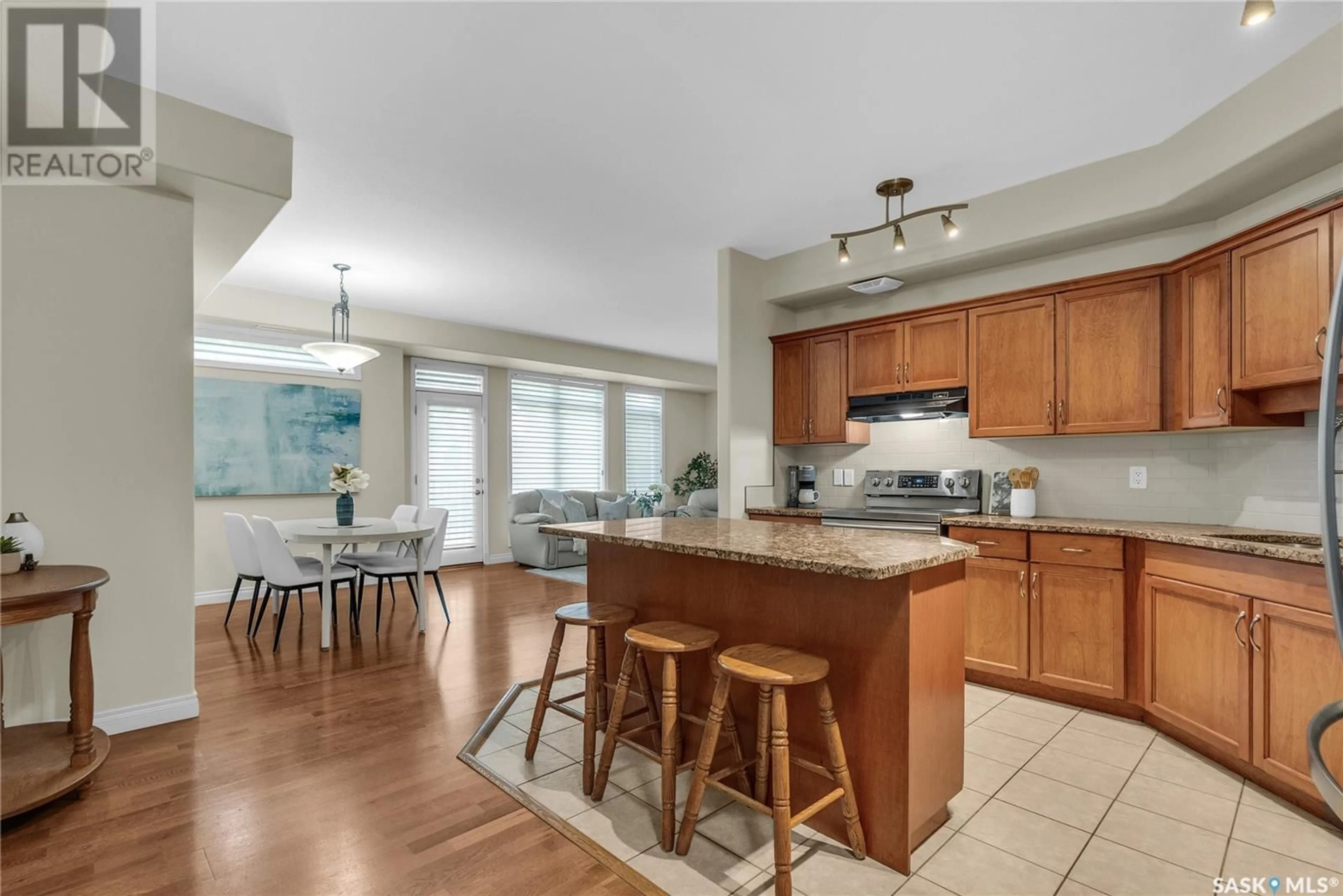 Open concept kitchen, unknown for 311 - 201 CLARENCE AVENUE, Saskatoon Saskatchewan S7N1H5