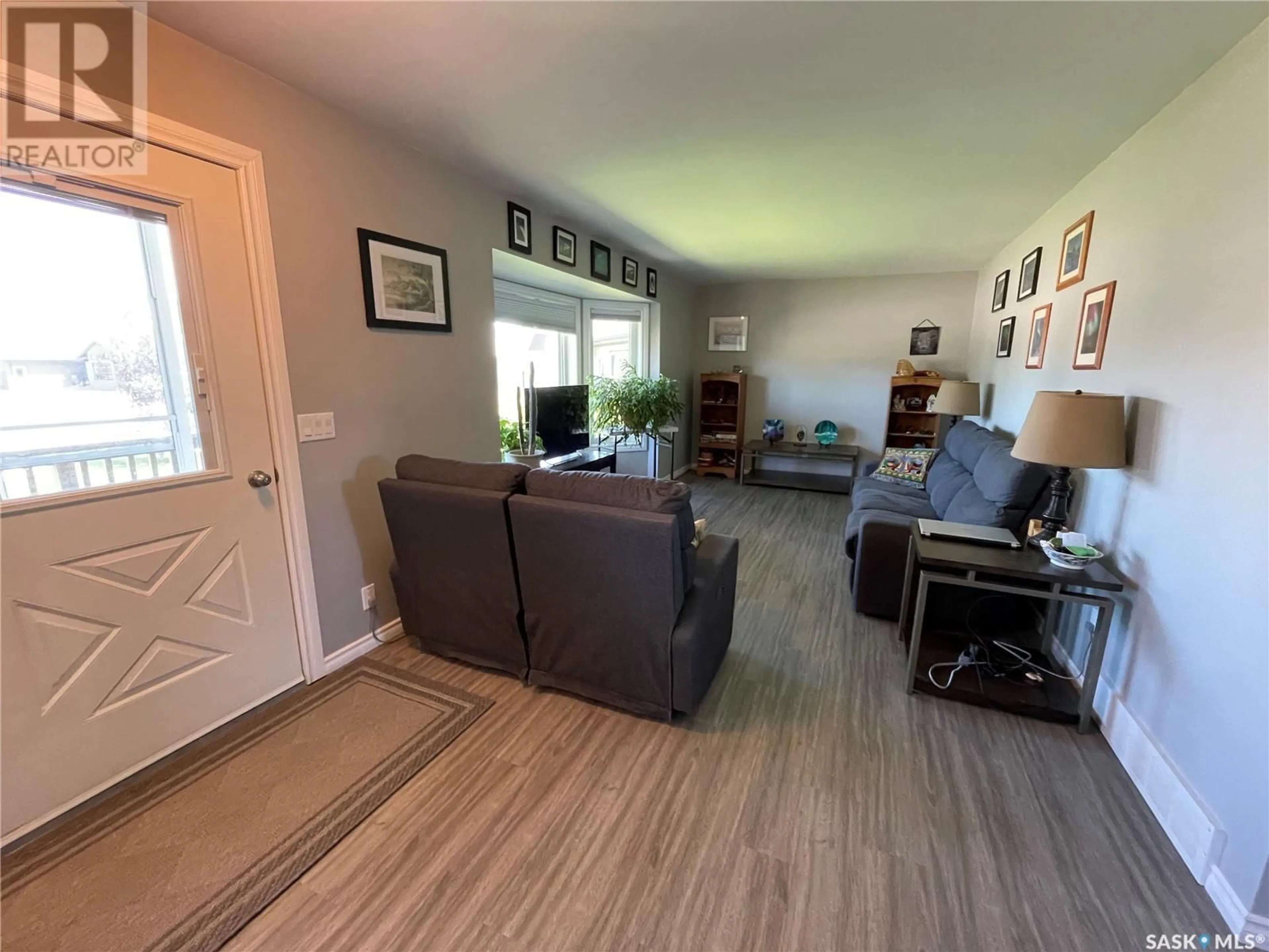 Living room with furniture, unknown for 118 CAMERON CRESCENT, Watson Saskatchewan S0K4V0