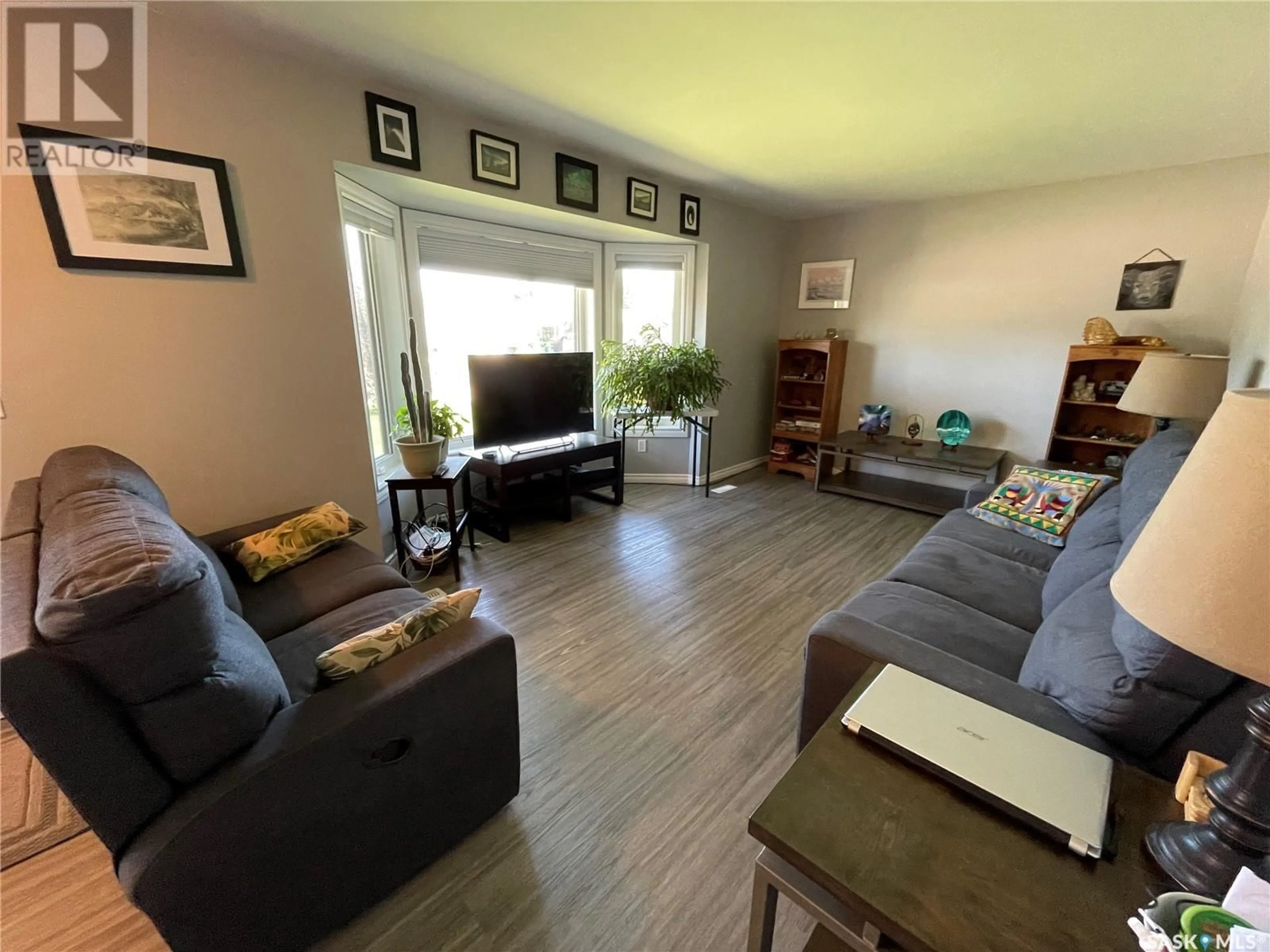 Living room with furniture, unknown for 118 CAMERON CRESCENT, Watson Saskatchewan S0K4V0